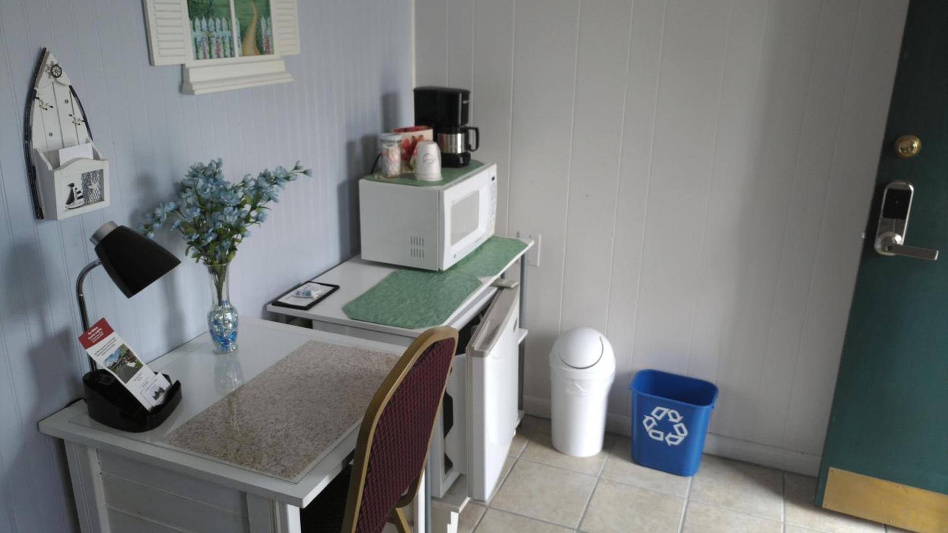 Midway Lodging photo 6