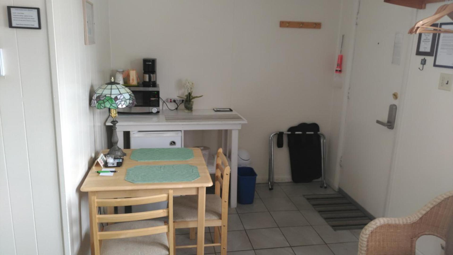 Midway Lodging photo 4