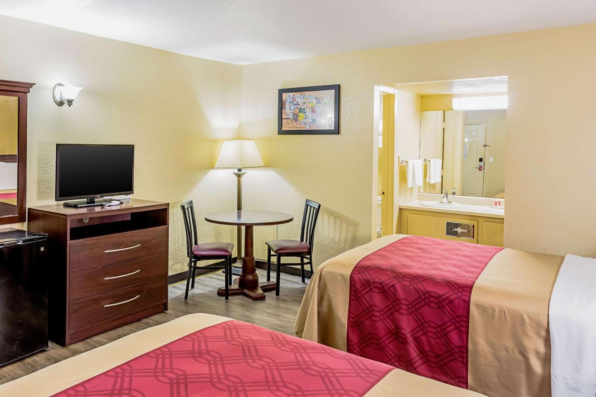 Econo Lodge McAlester photo 6