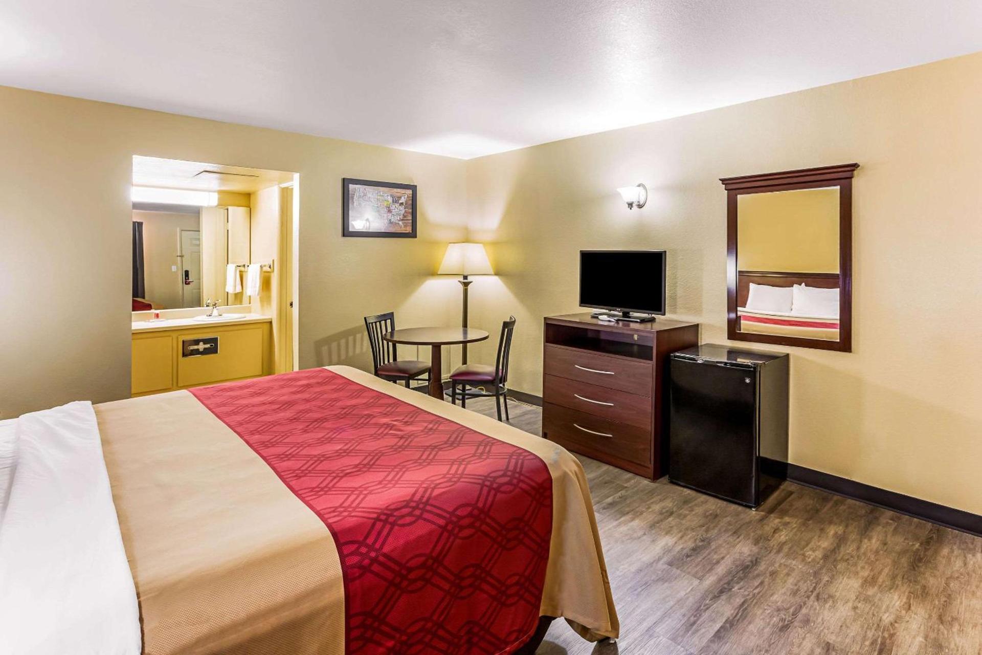 Econo Lodge McAlester photo 25