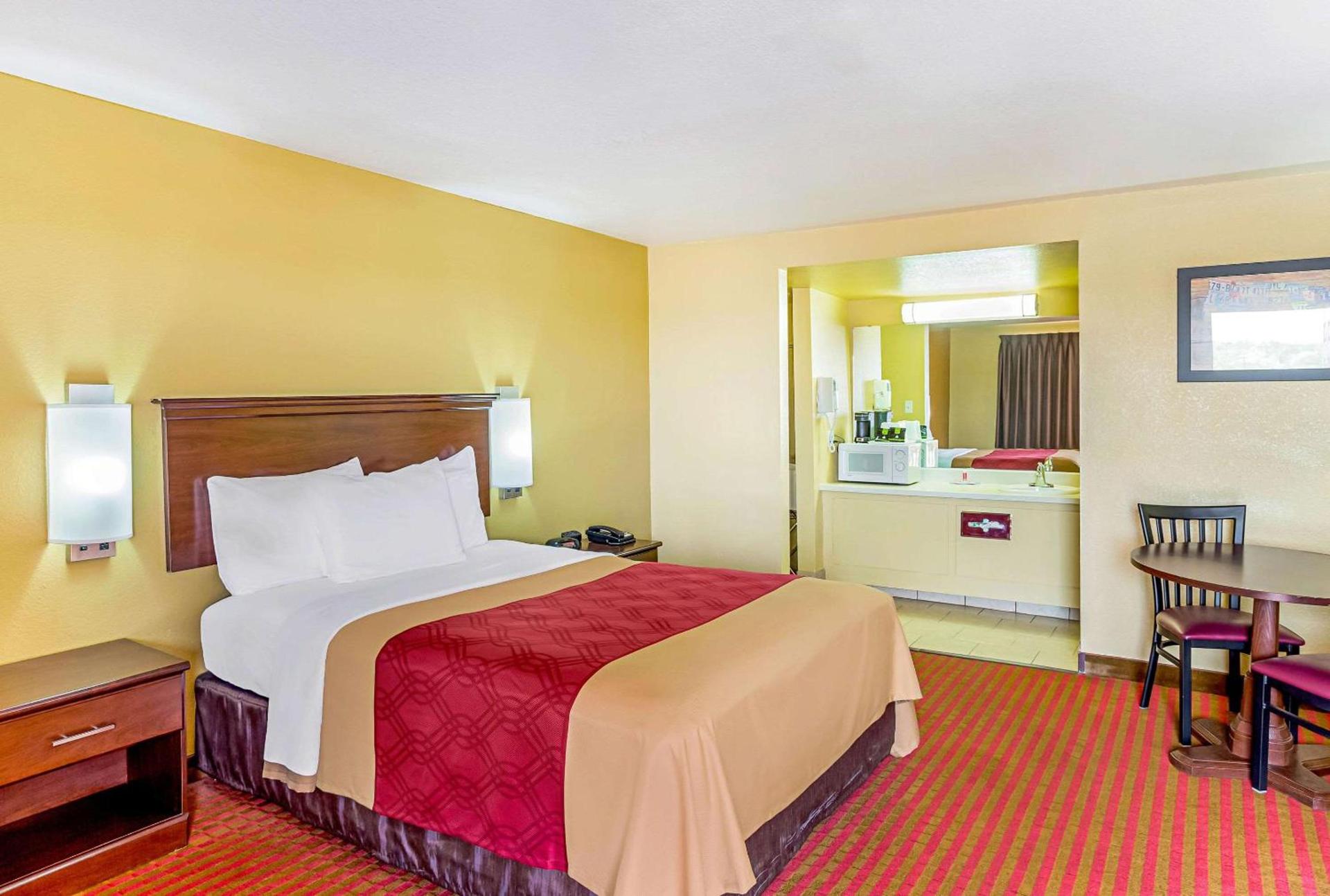 Econo Lodge McAlester photo 4