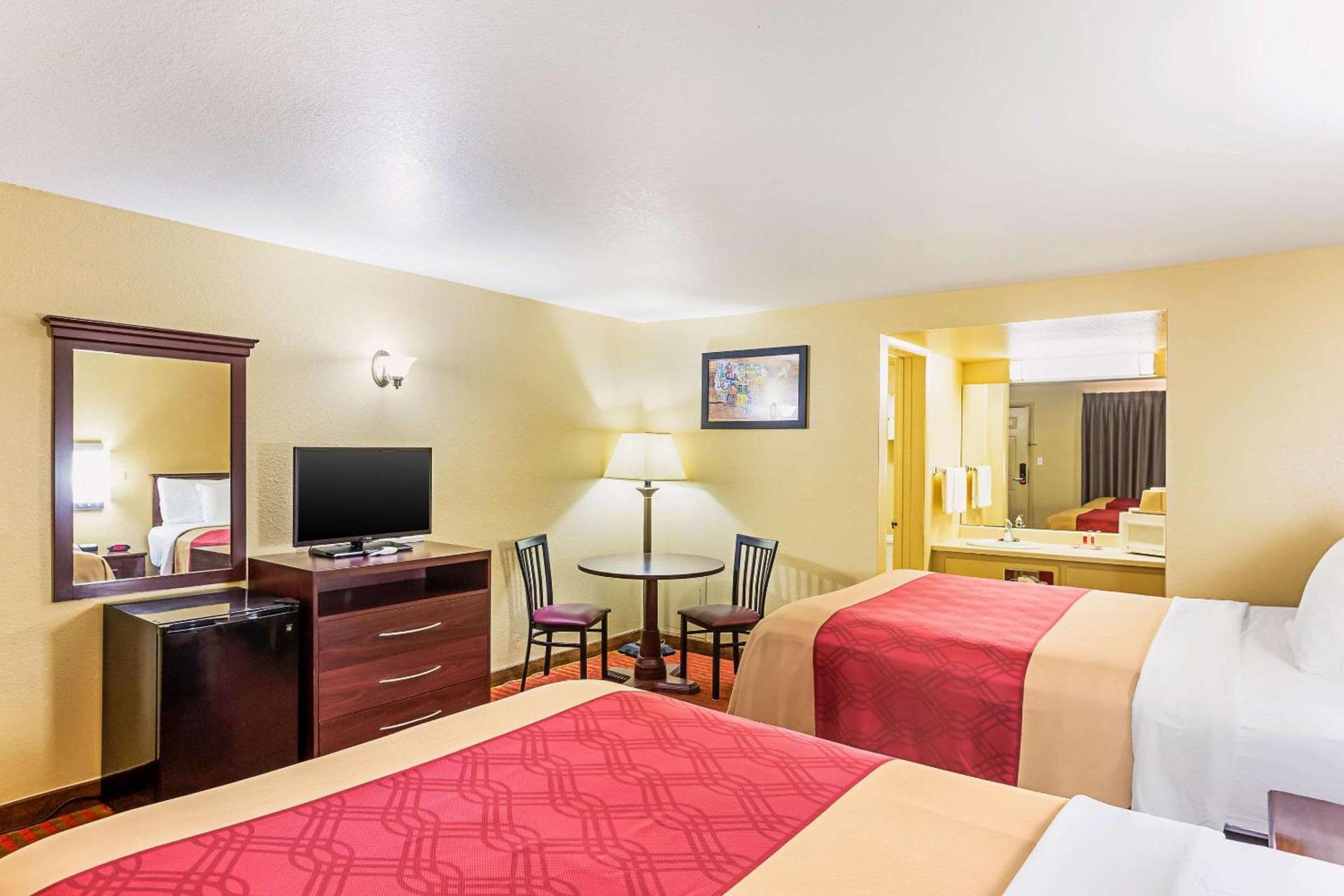 Econo Lodge McAlester photo 11
