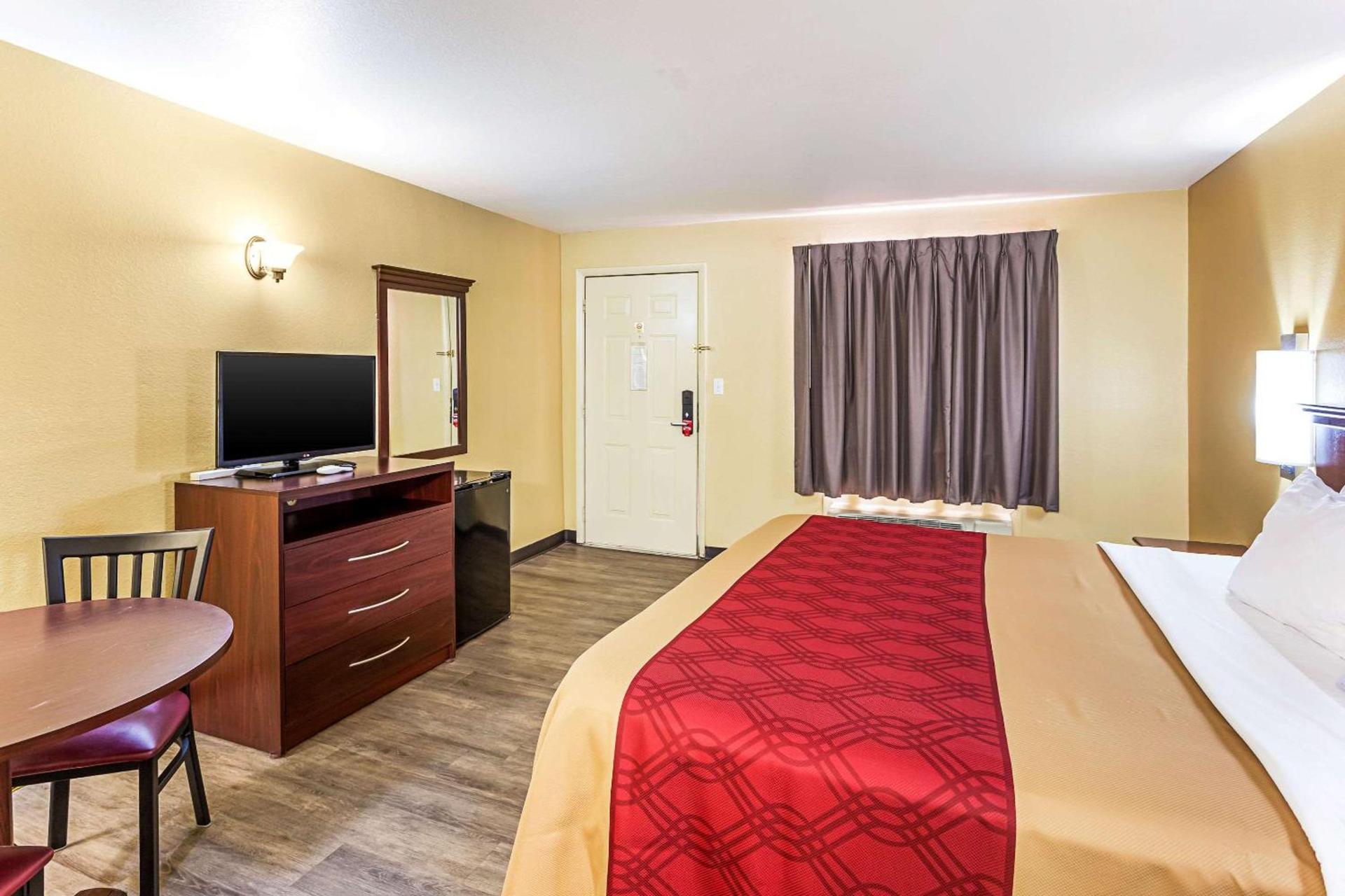 Econo Lodge McAlester photo 7