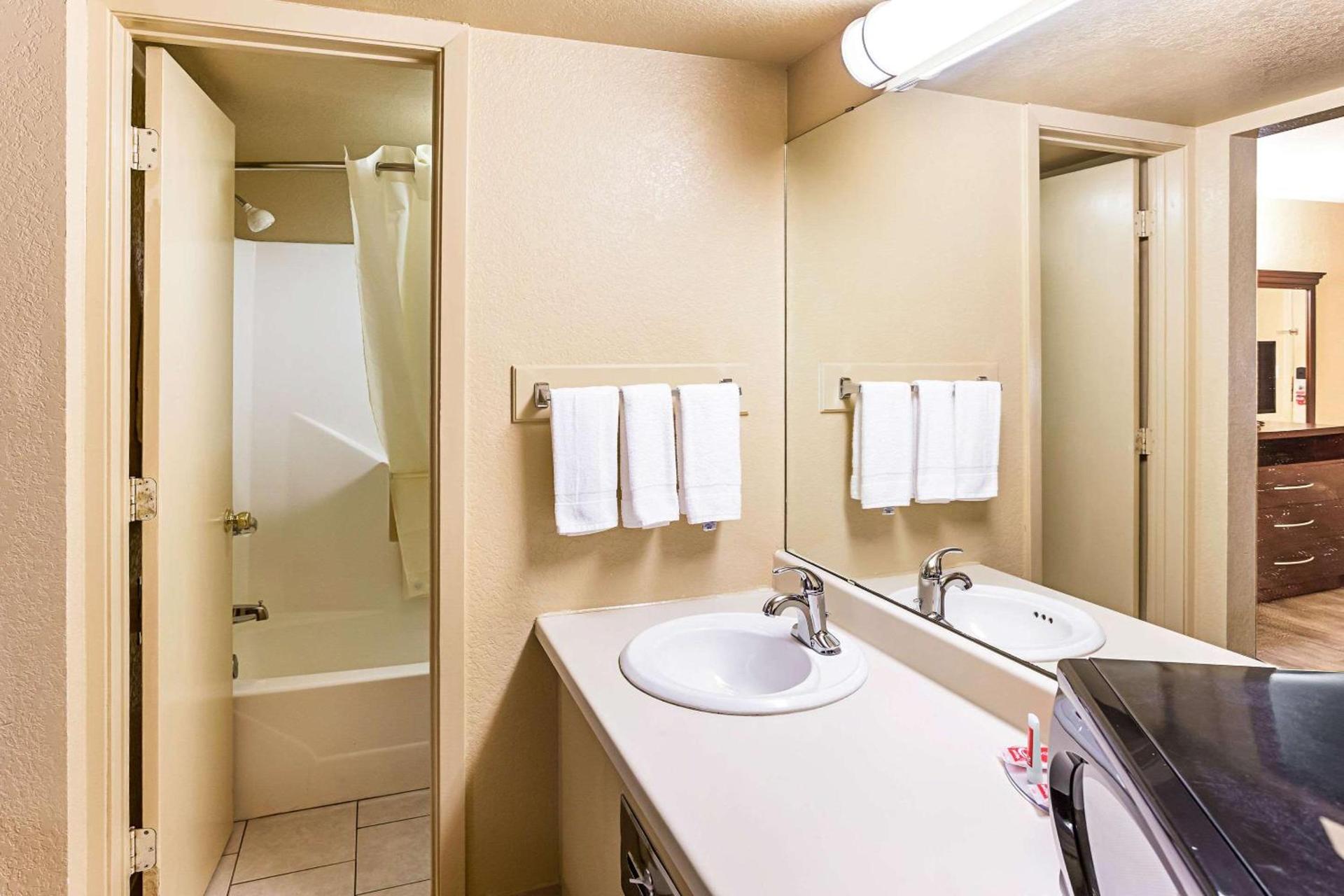Econo Lodge McAlester photo 24
