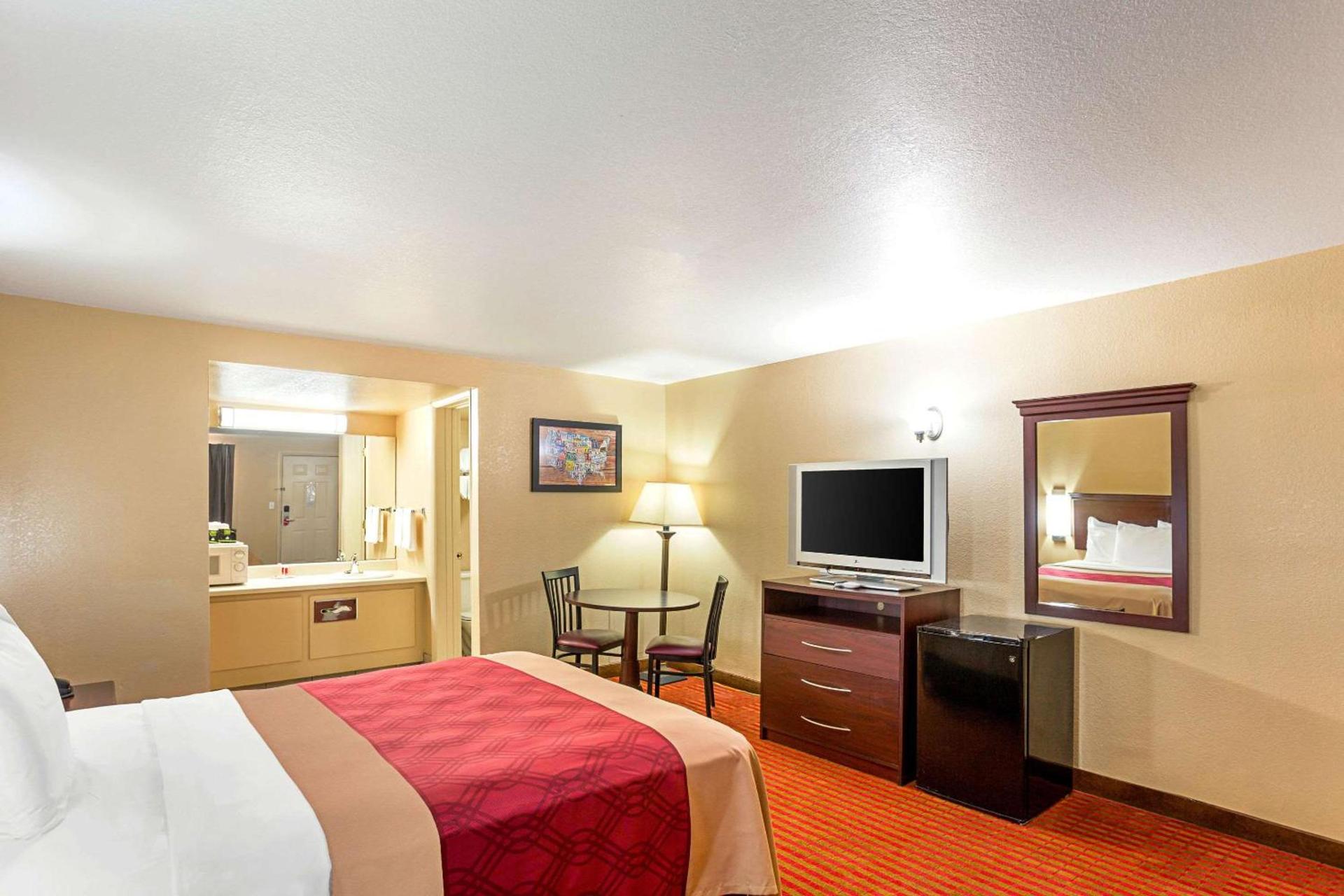 Econo Lodge McAlester photo 8