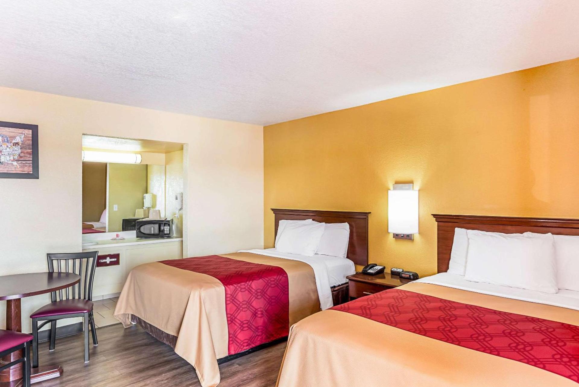 Econo Lodge McAlester photo 5