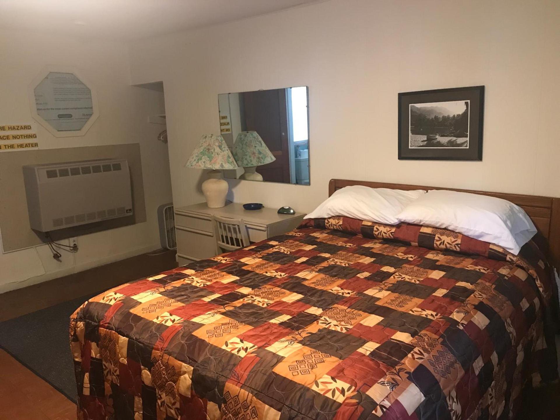 Evergreen Motel photo 24
