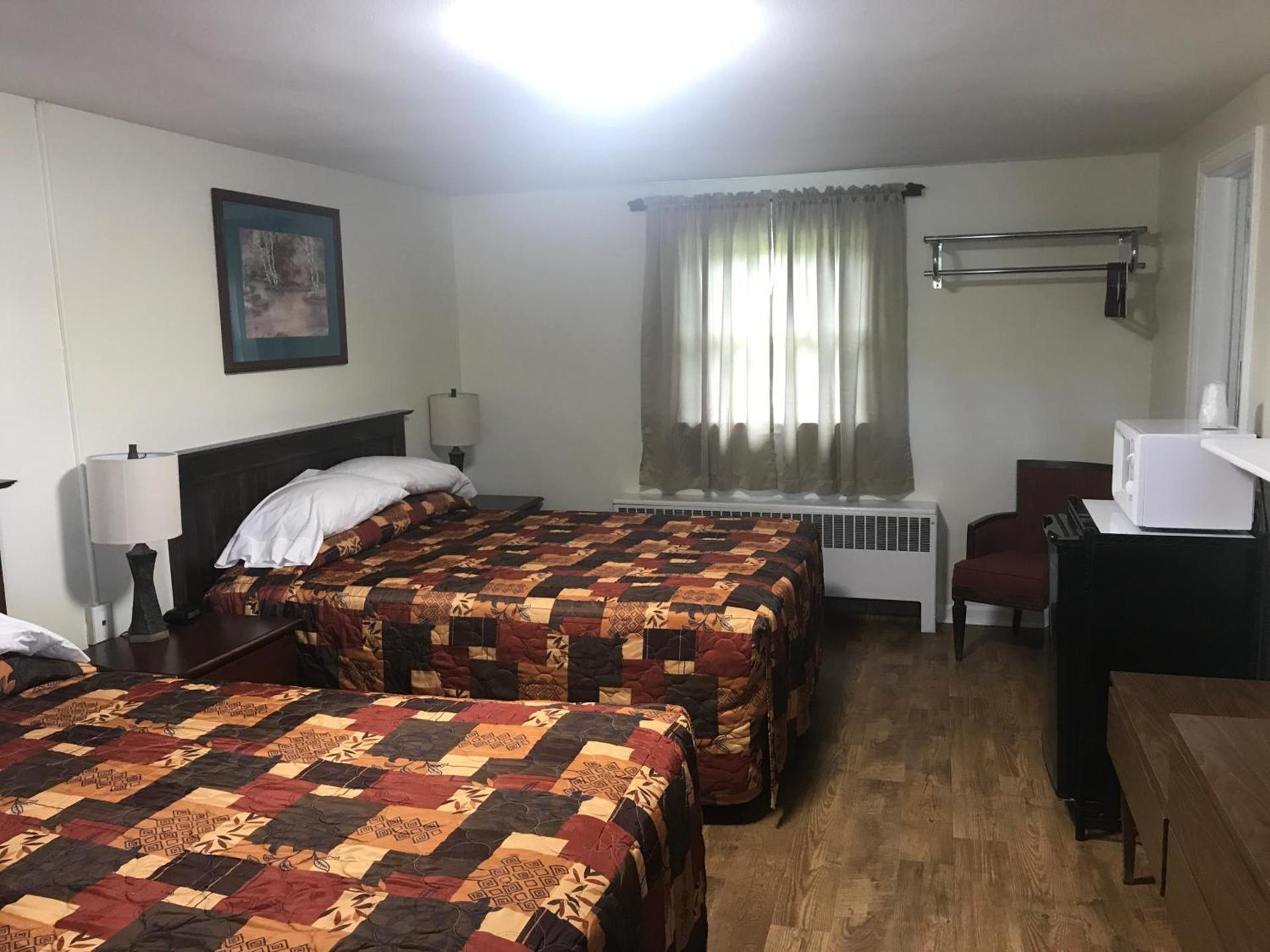 Evergreen Motel photo 54