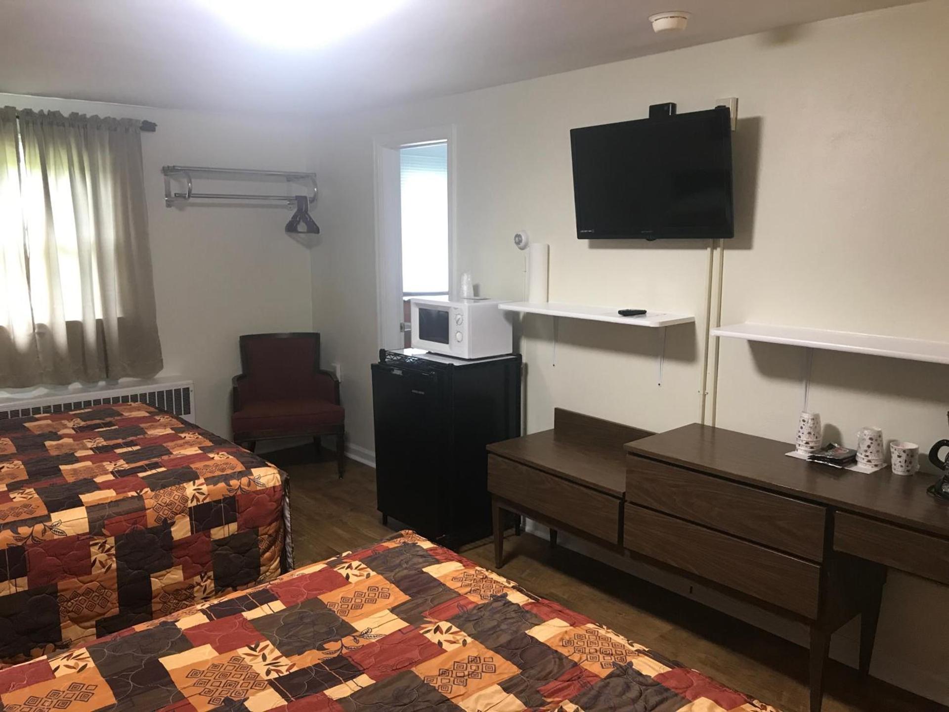 Evergreen Motel photo 38
