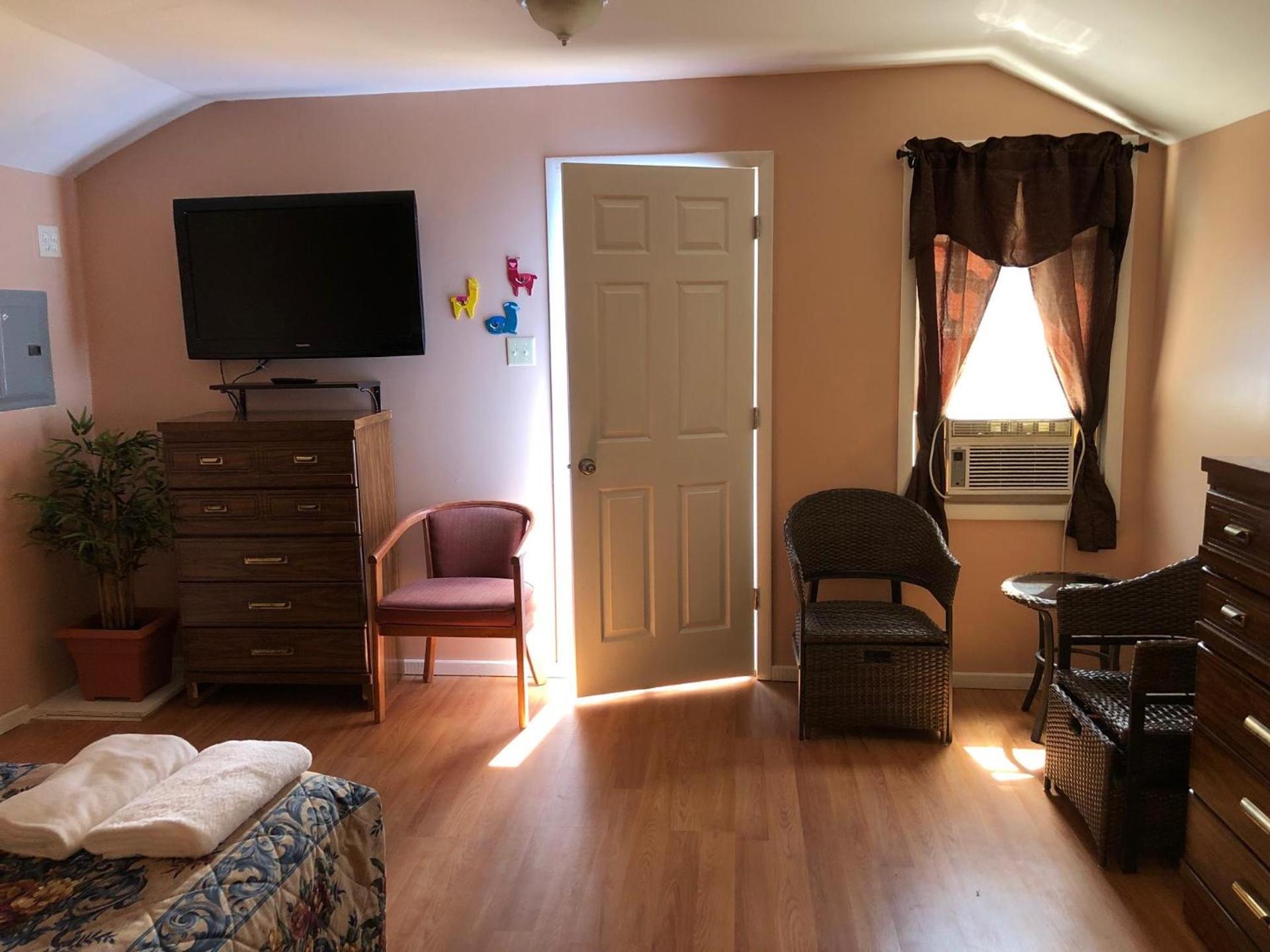 Hillside Motel photo 11