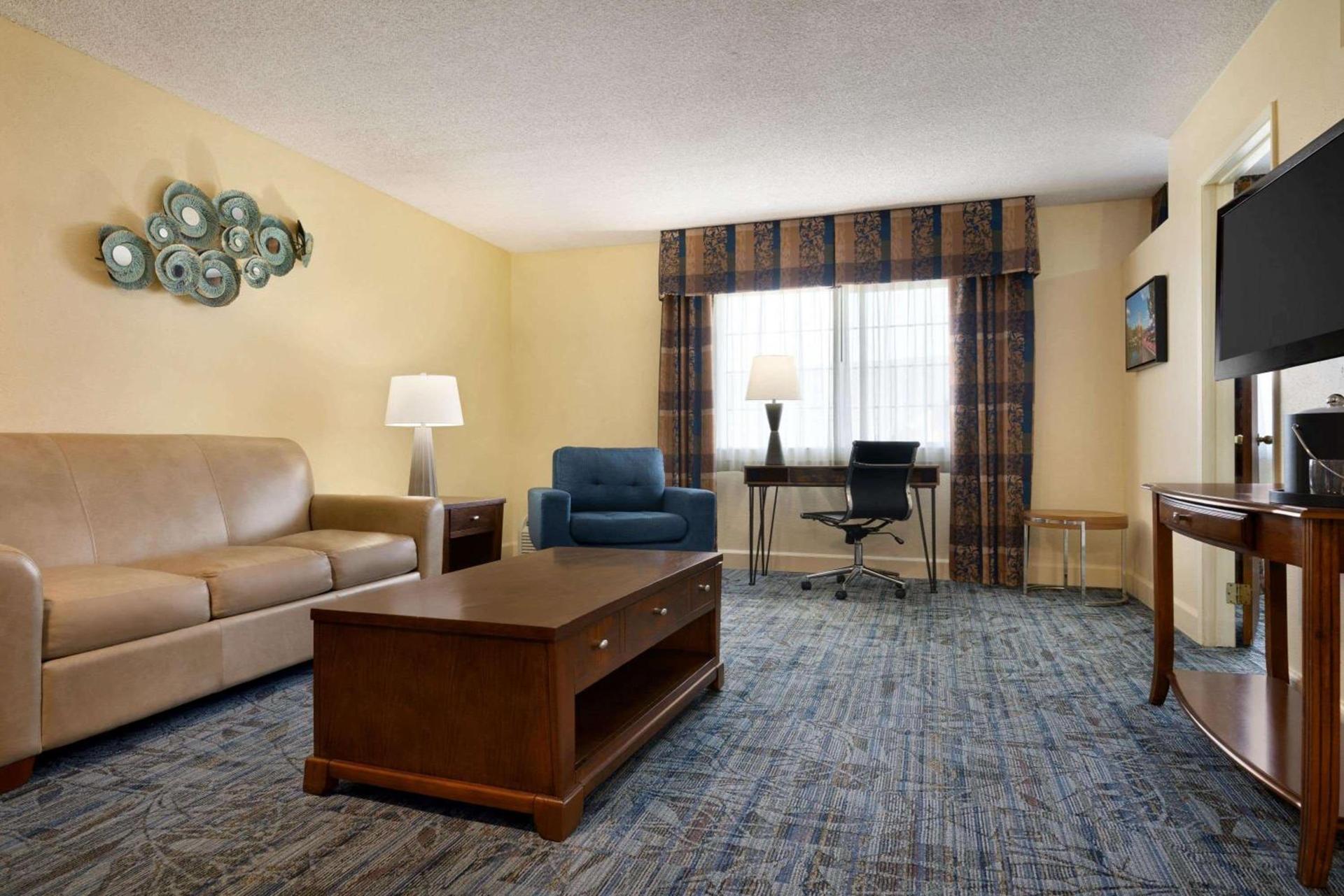 Ramada by Wyndham Spokane Airport photo 34