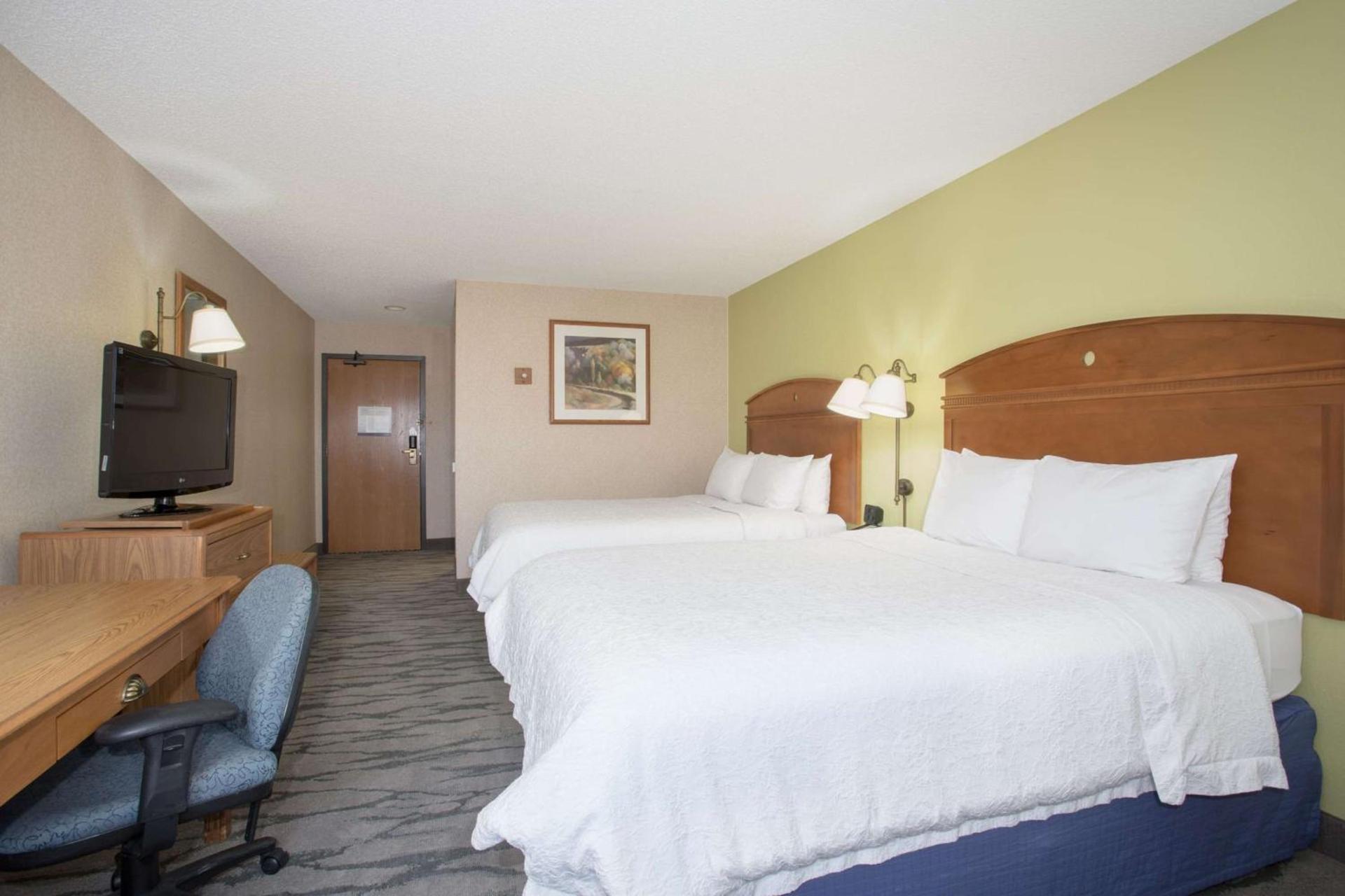 Baymont by Wyndham Thornton photo 12