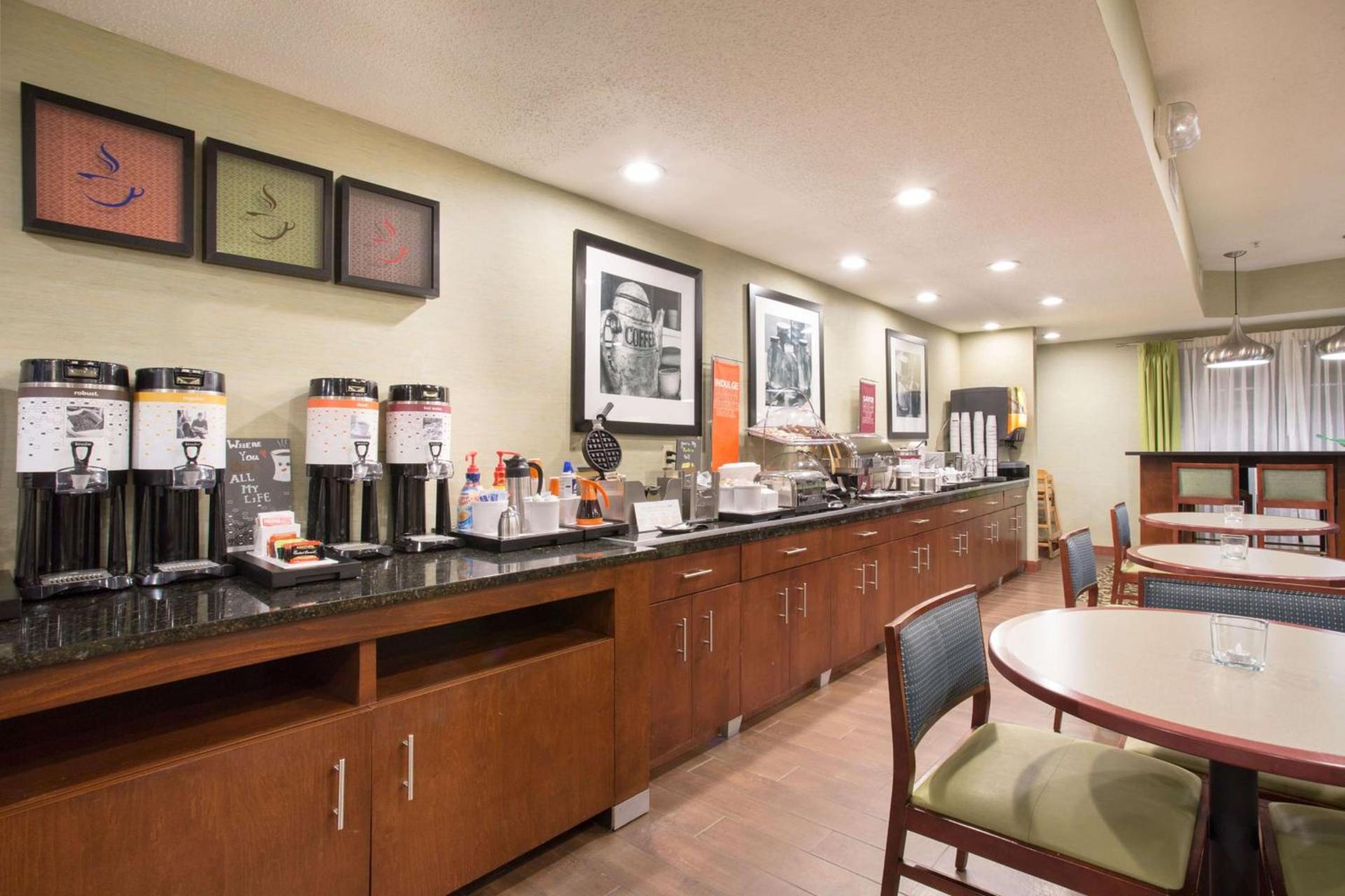 Baymont by Wyndham Thornton photo 8