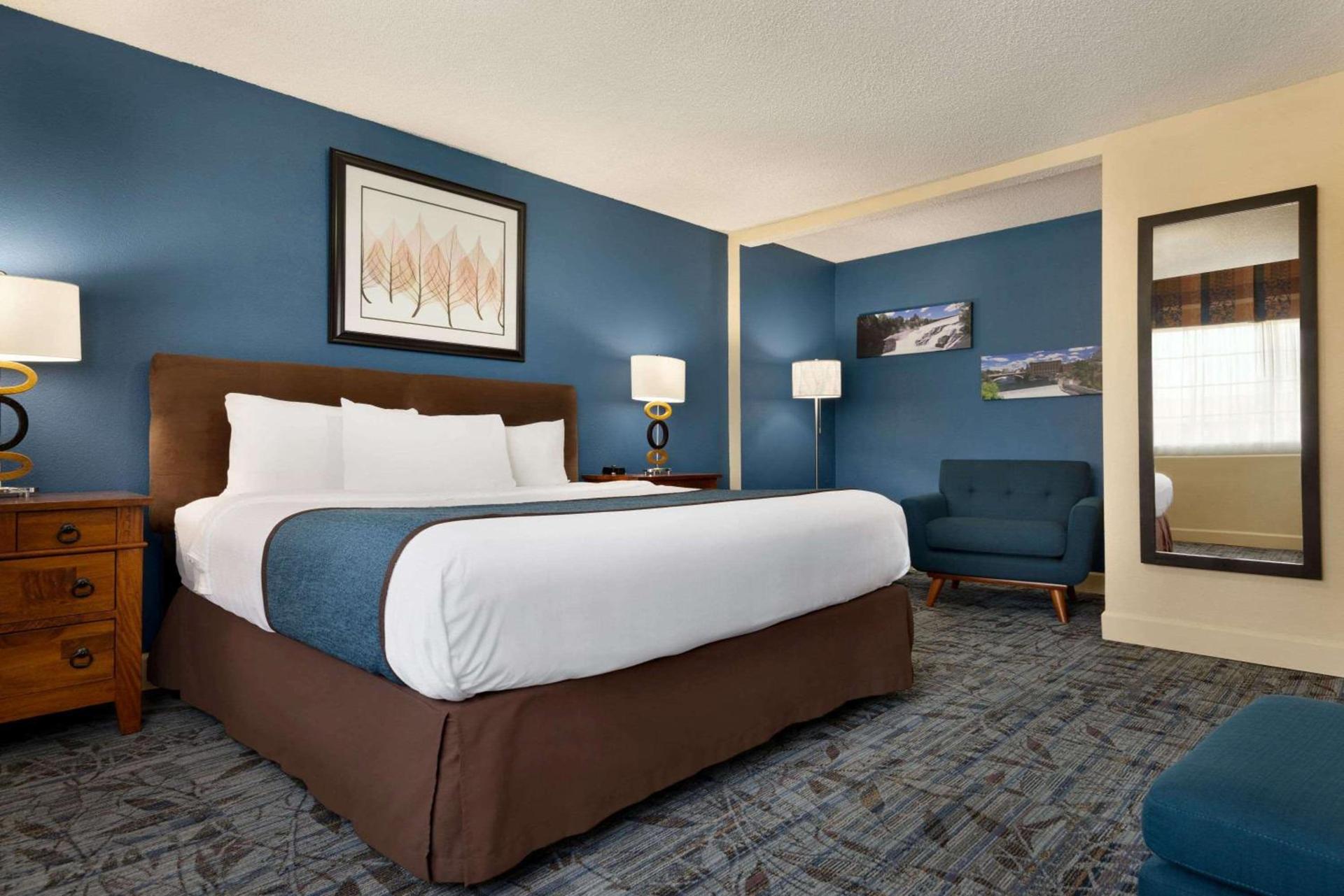 Ramada by Wyndham Spokane Airport photo 36