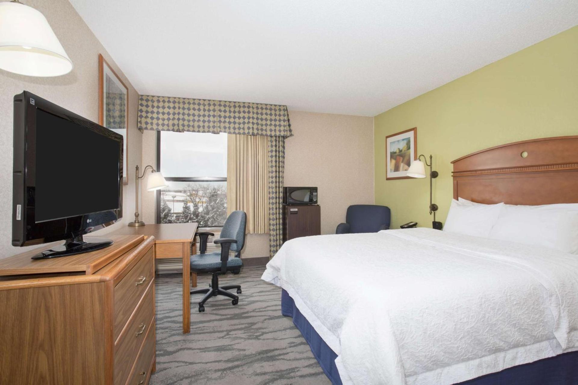 Baymont by Wyndham Thornton photo 19