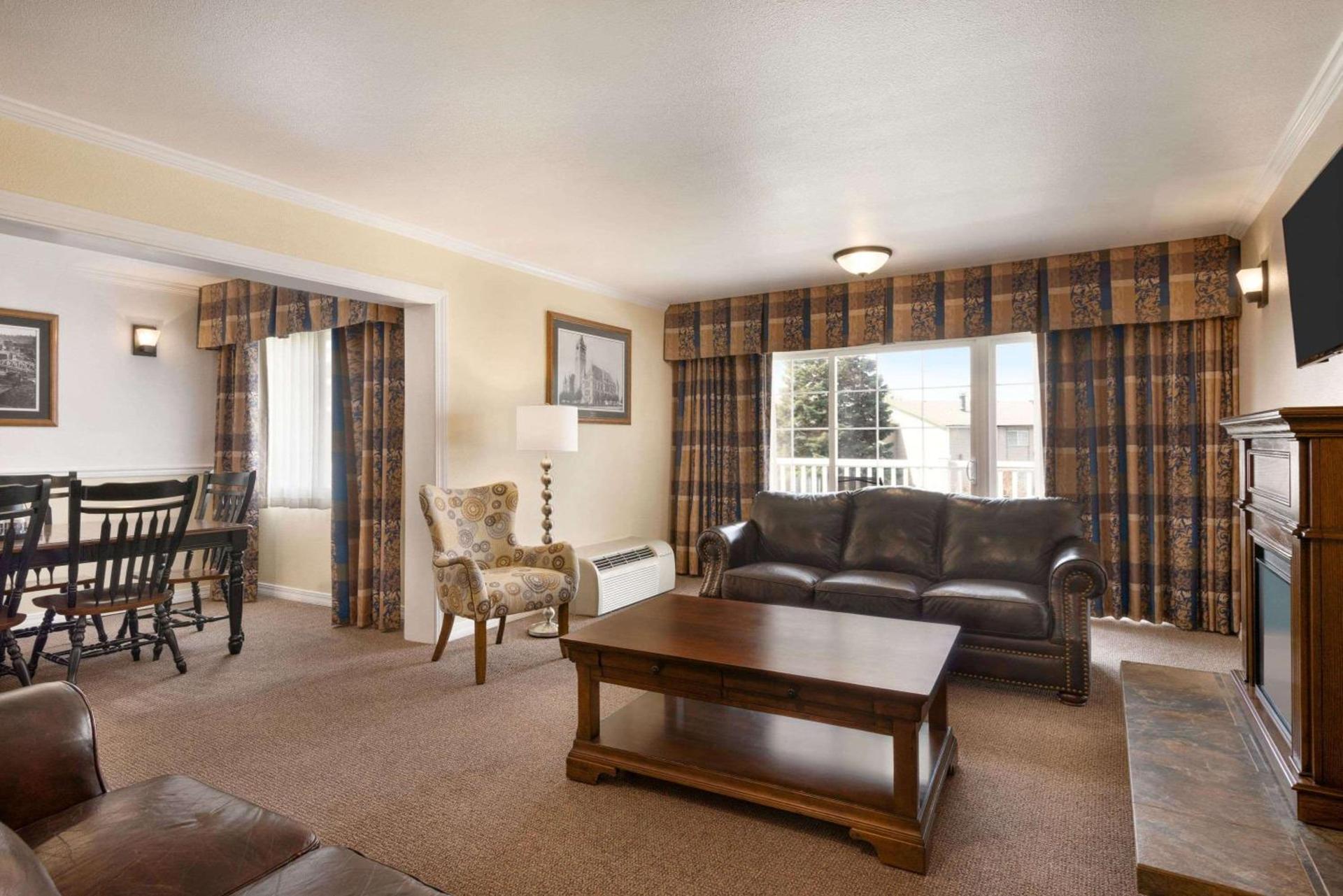 Ramada by Wyndham Spokane Airport photo 32
