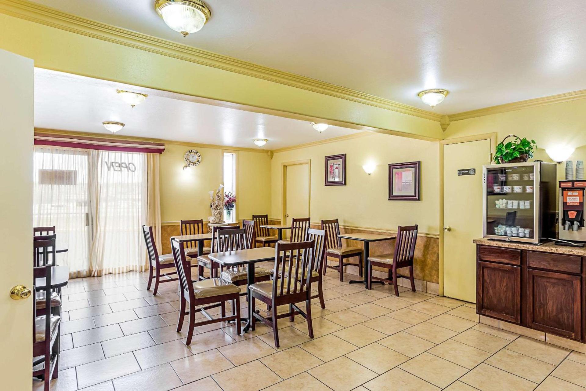 Econo Lodge McAlester photo 16
