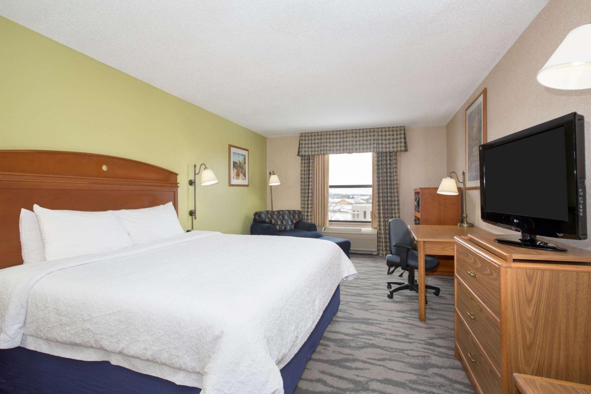 Baymont by Wyndham Thornton photo 24
