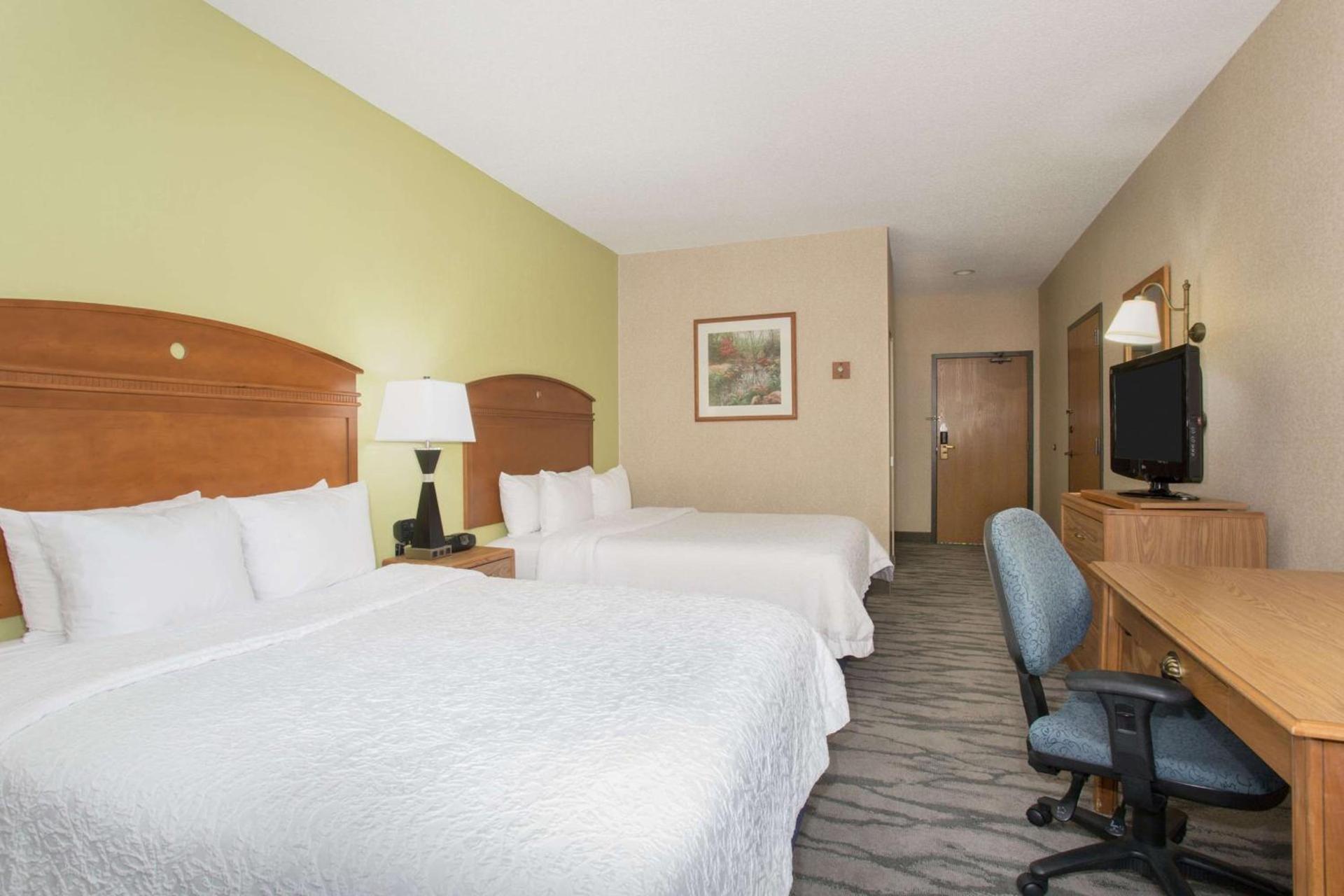Baymont by Wyndham Thornton photo 6