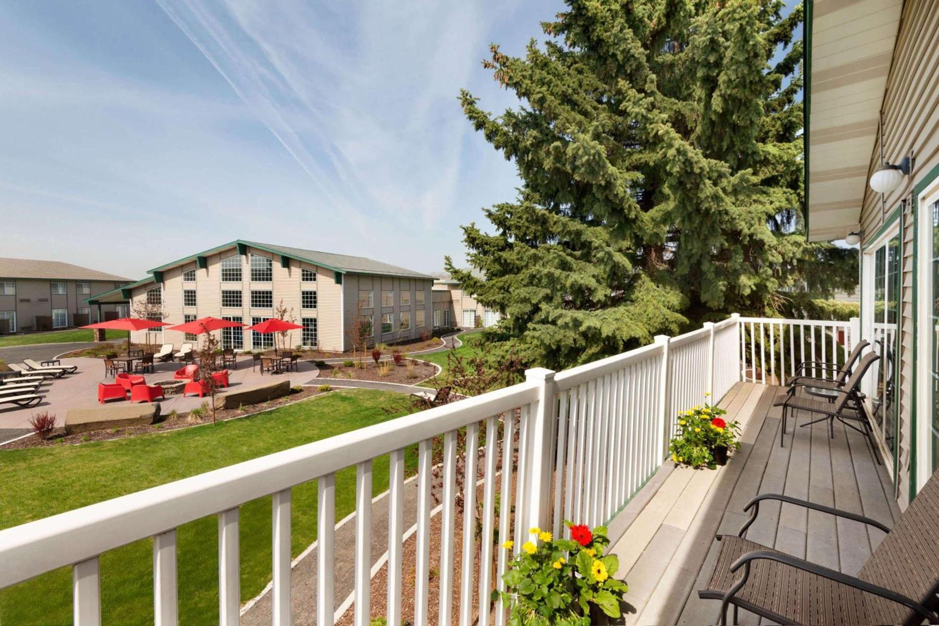 Ramada by Wyndham Spokane Airport photo 33