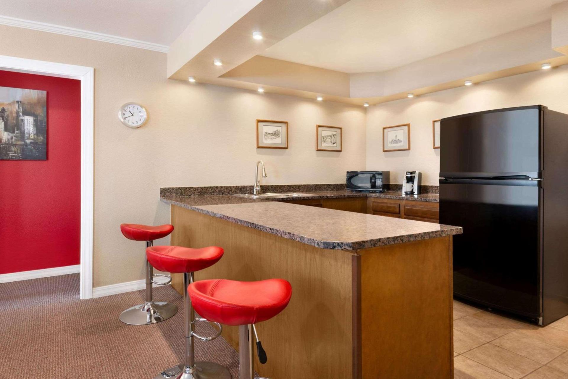 Ramada by Wyndham Spokane Airport photo 35