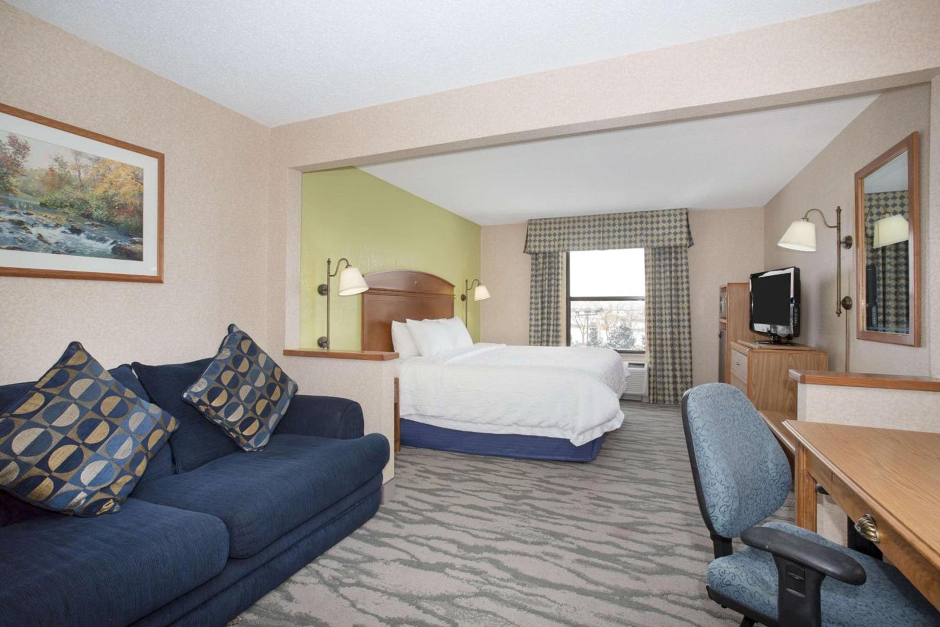 Baymont by Wyndham Thornton photo 21