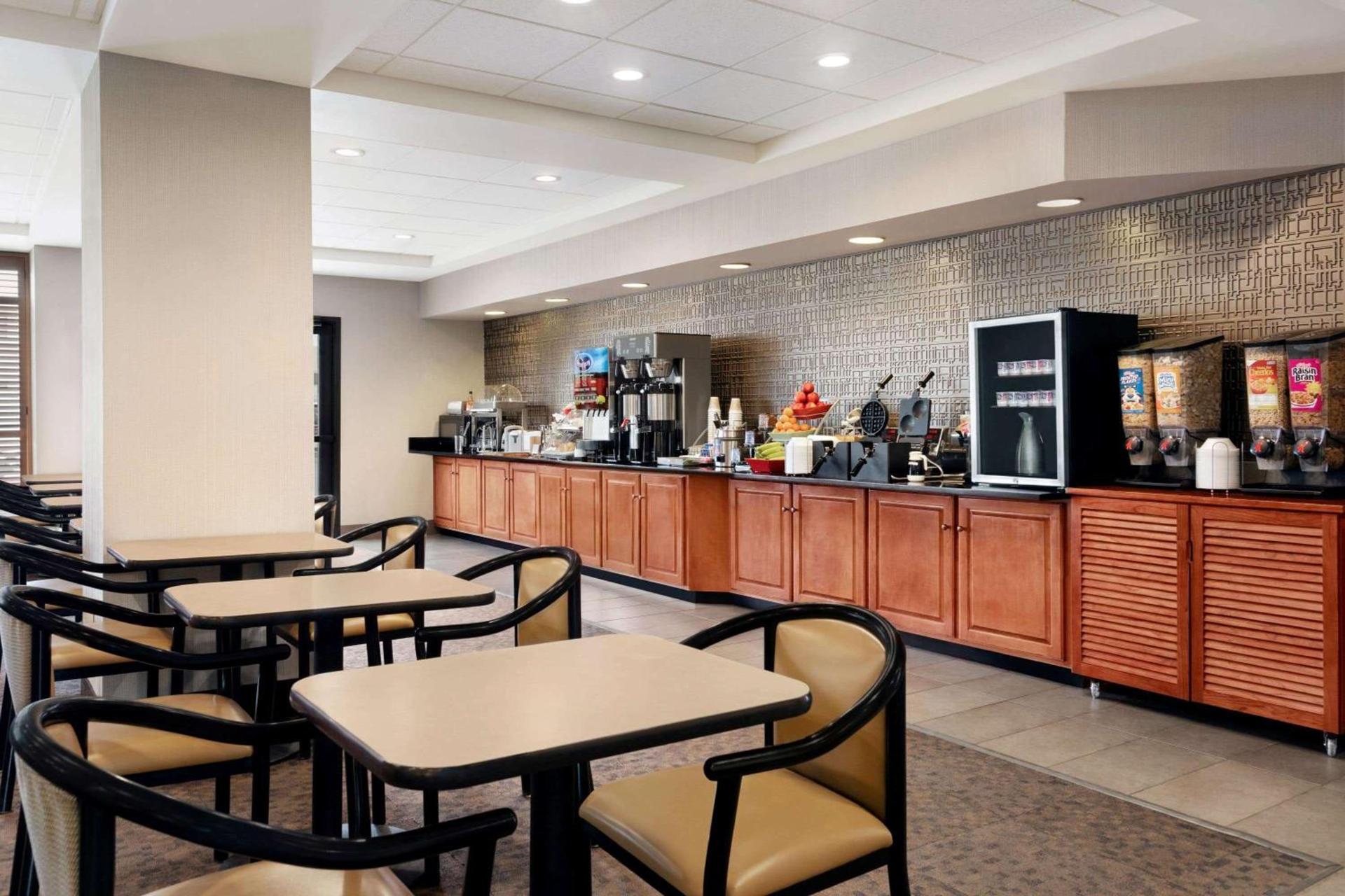 Wingate by Wyndham Cincinnati Blue Ash photo 4