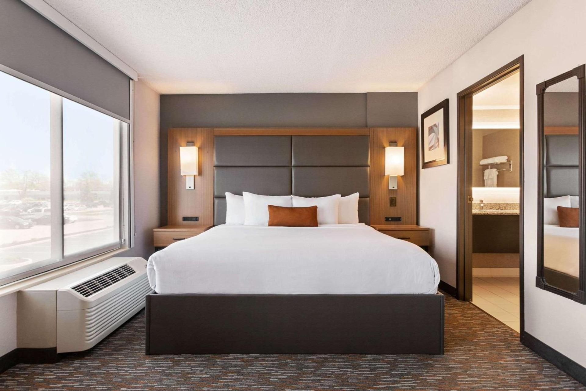 Wingate by Wyndham Cincinnati Blue Ash photo 10
