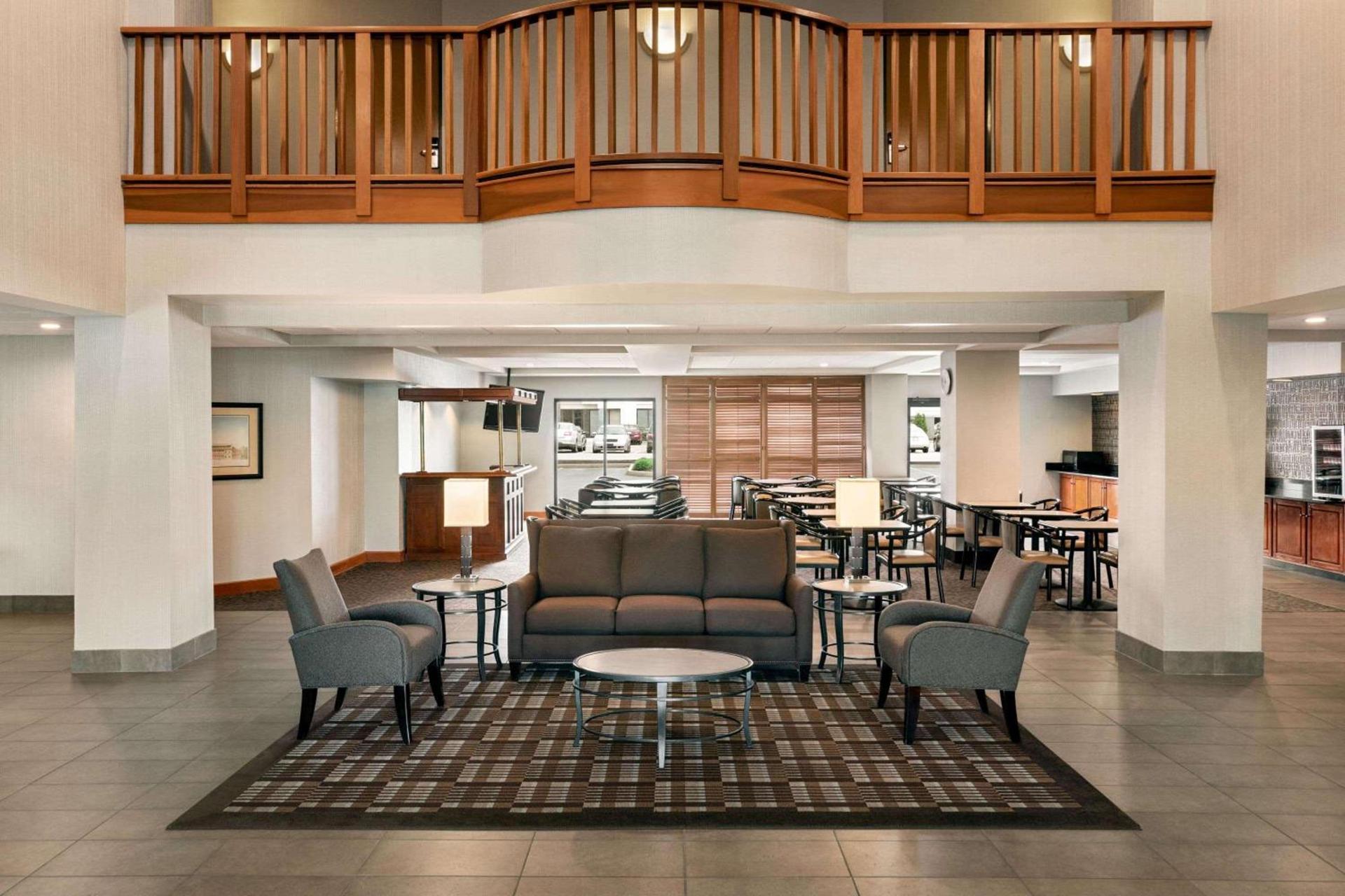 Wingate by Wyndham Cincinnati Blue Ash photo 3
