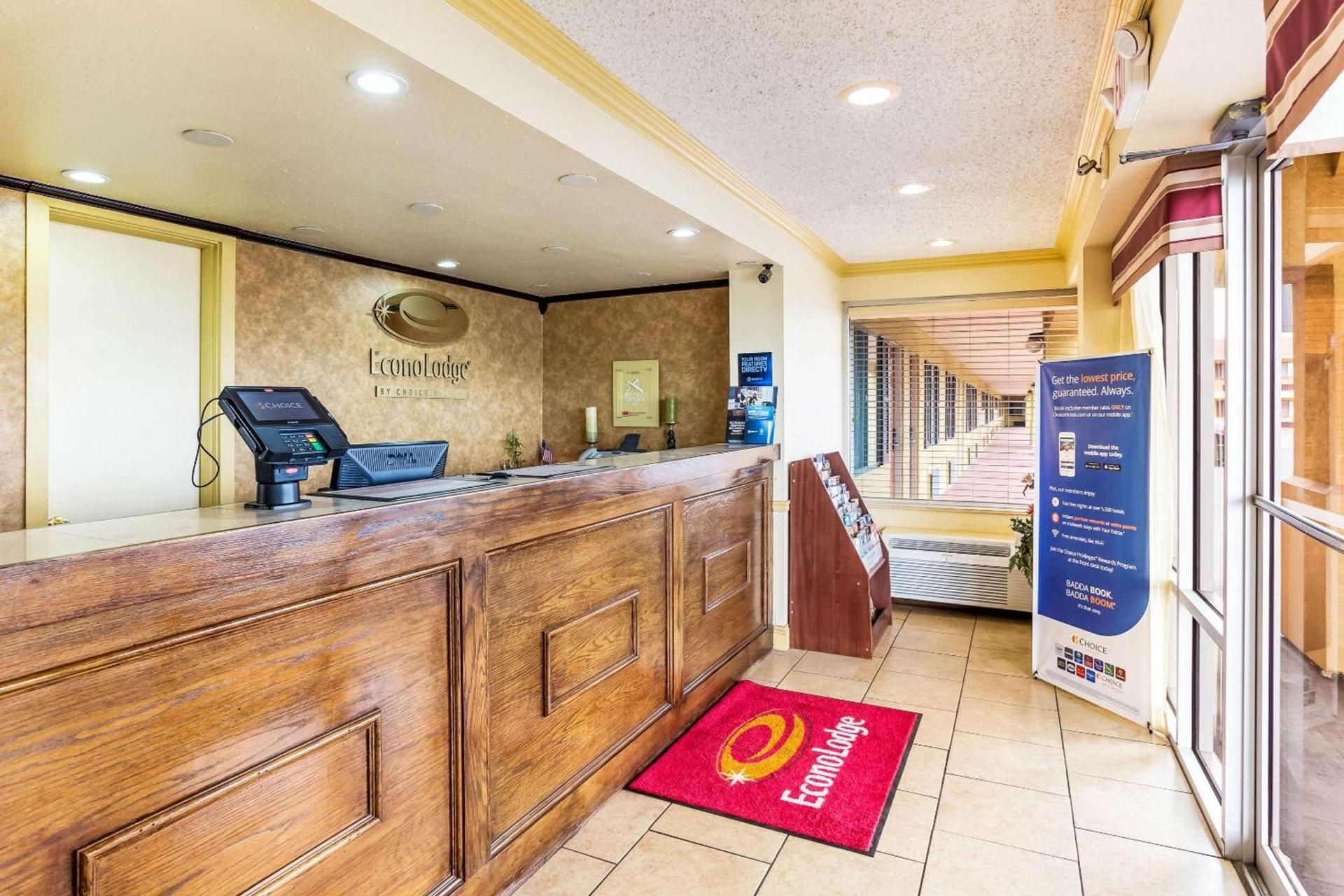 Econo Lodge McAlester photo 2