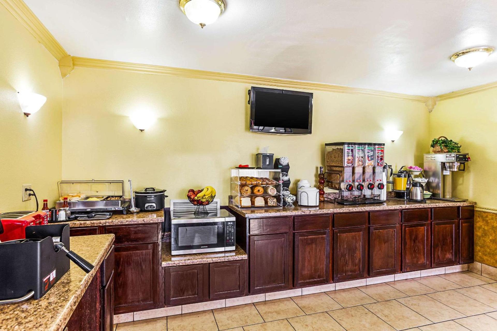 Econo Lodge McAlester photo 18