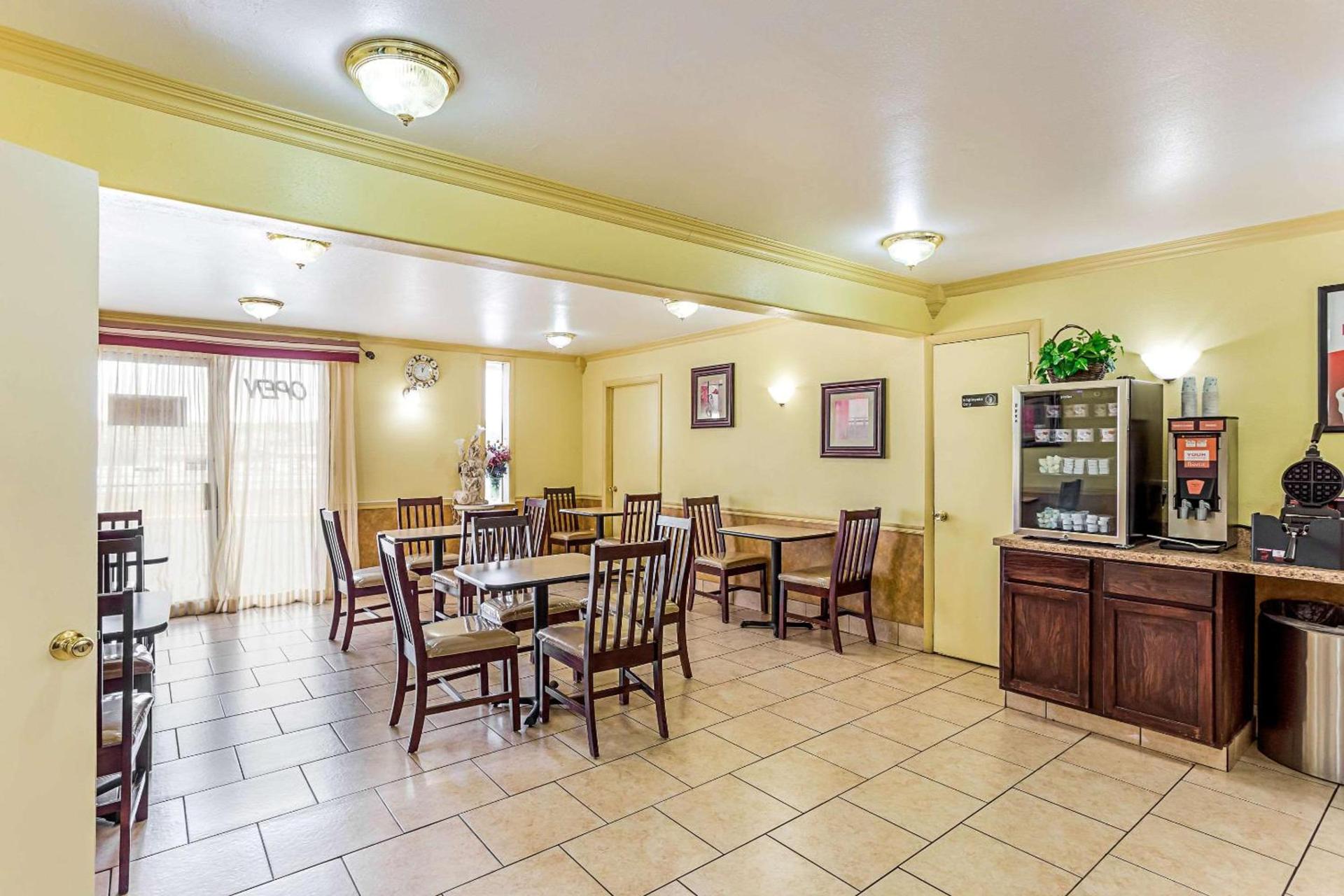 Econo Lodge McAlester photo 15