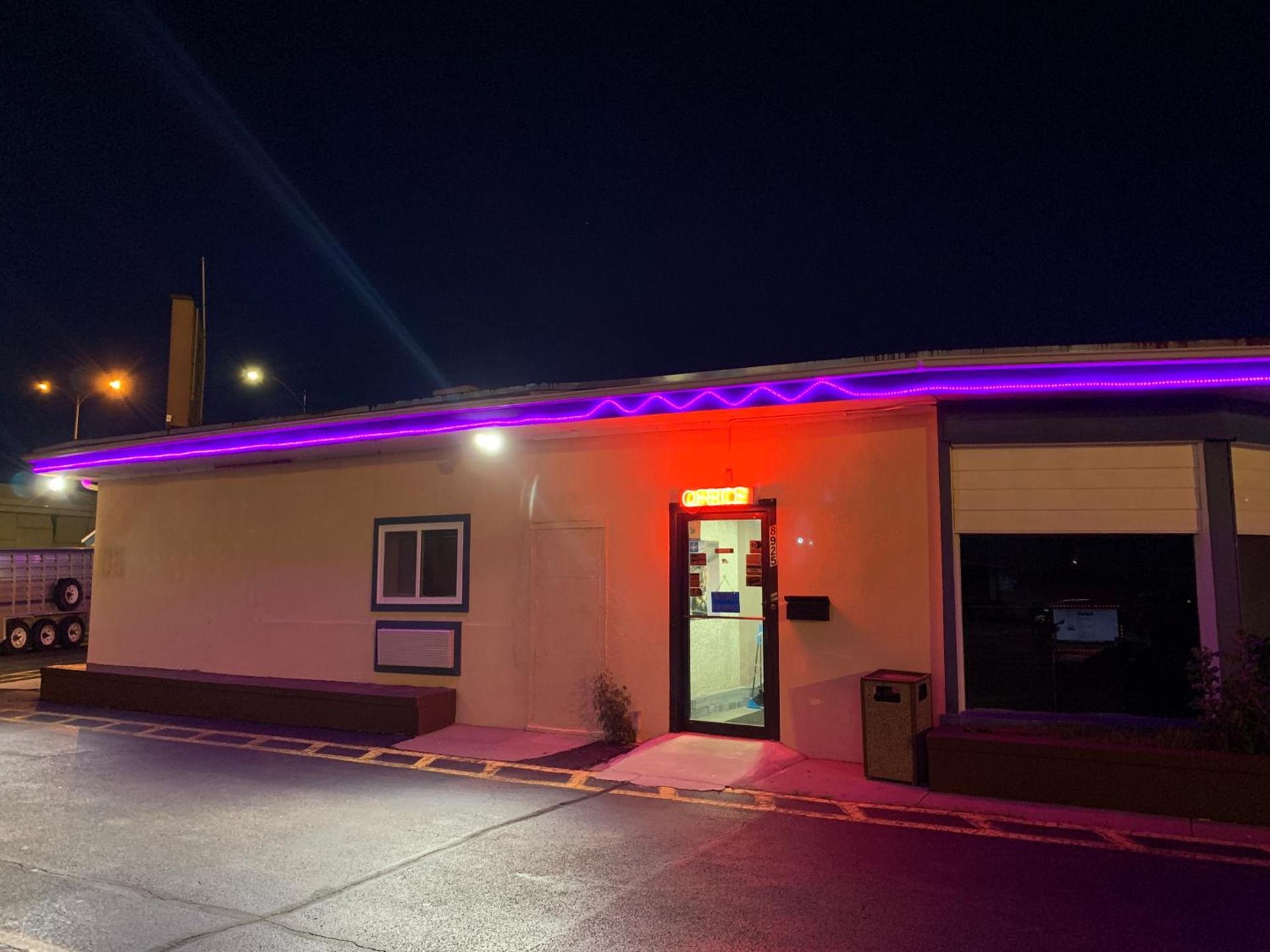 Western Holiday Motel photo 2