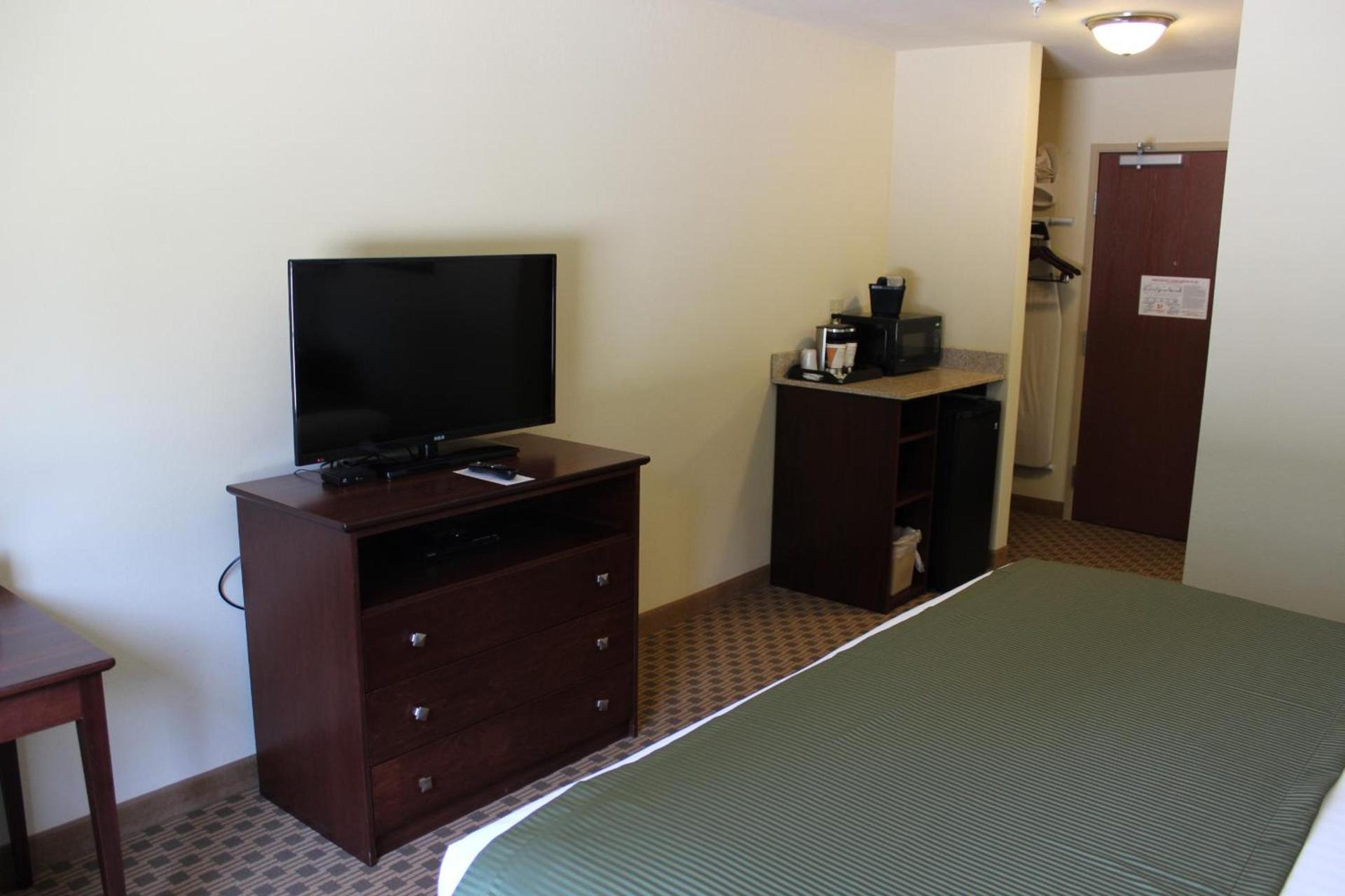 Cobblestone Inn & Suites - Rugby photo 12