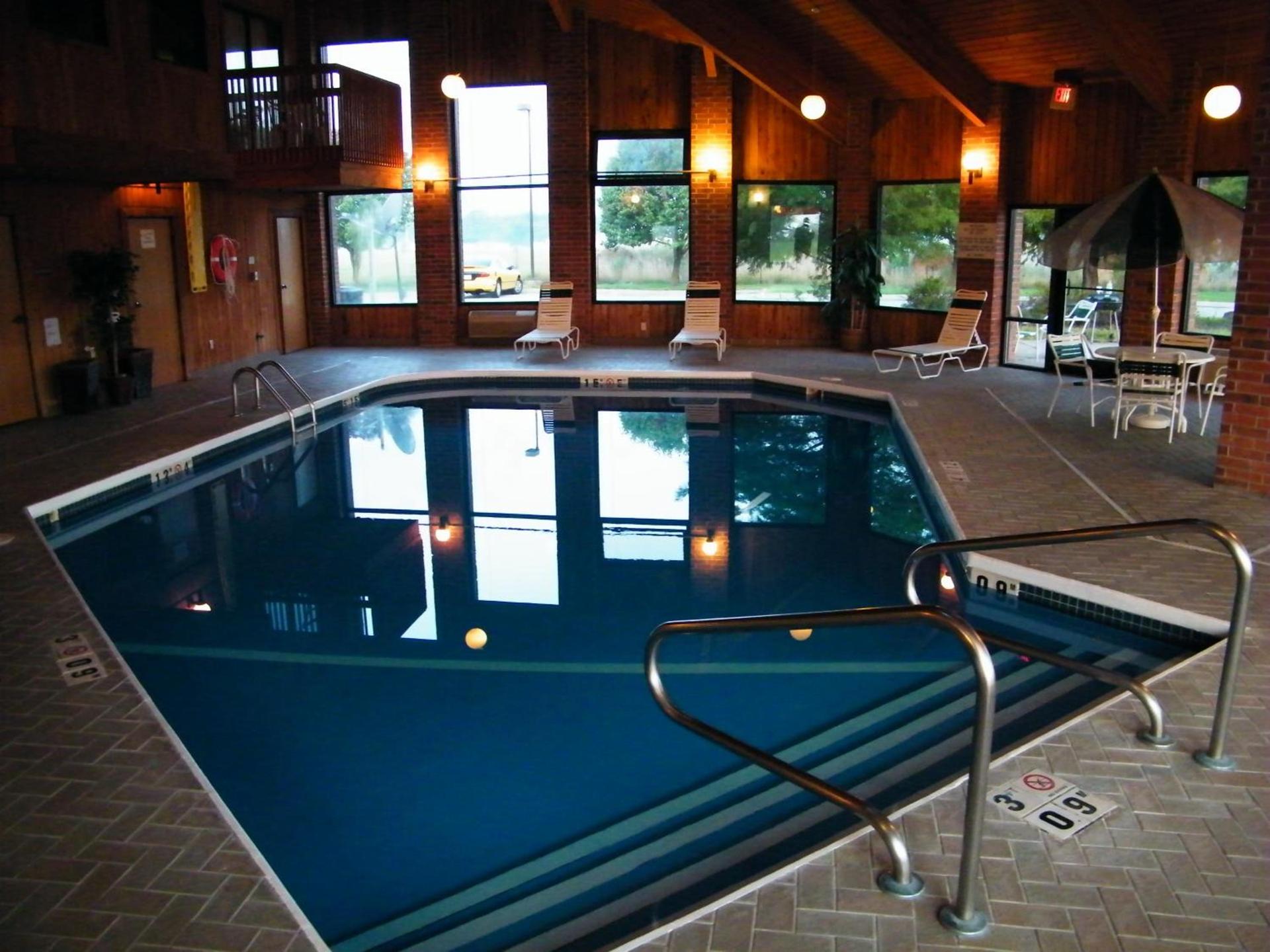 Capital O Amerihost Inn and Suites Mexico Hwy 54 MO photo 2