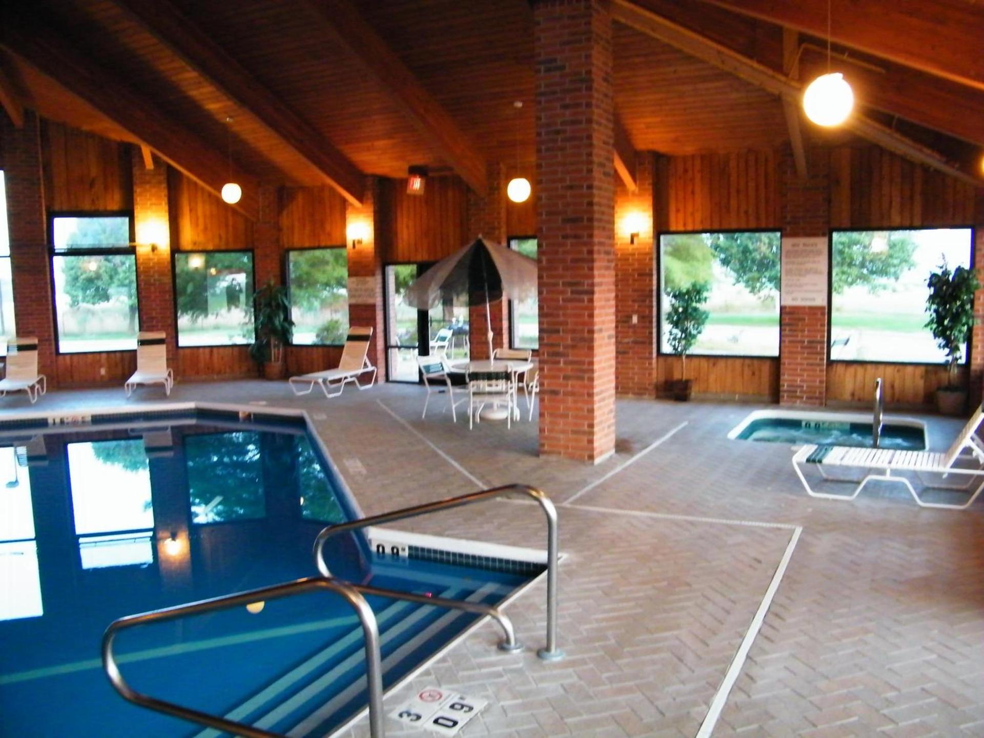 Capital O Amerihost Inn and Suites Mexico Hwy 54 MO photo 12