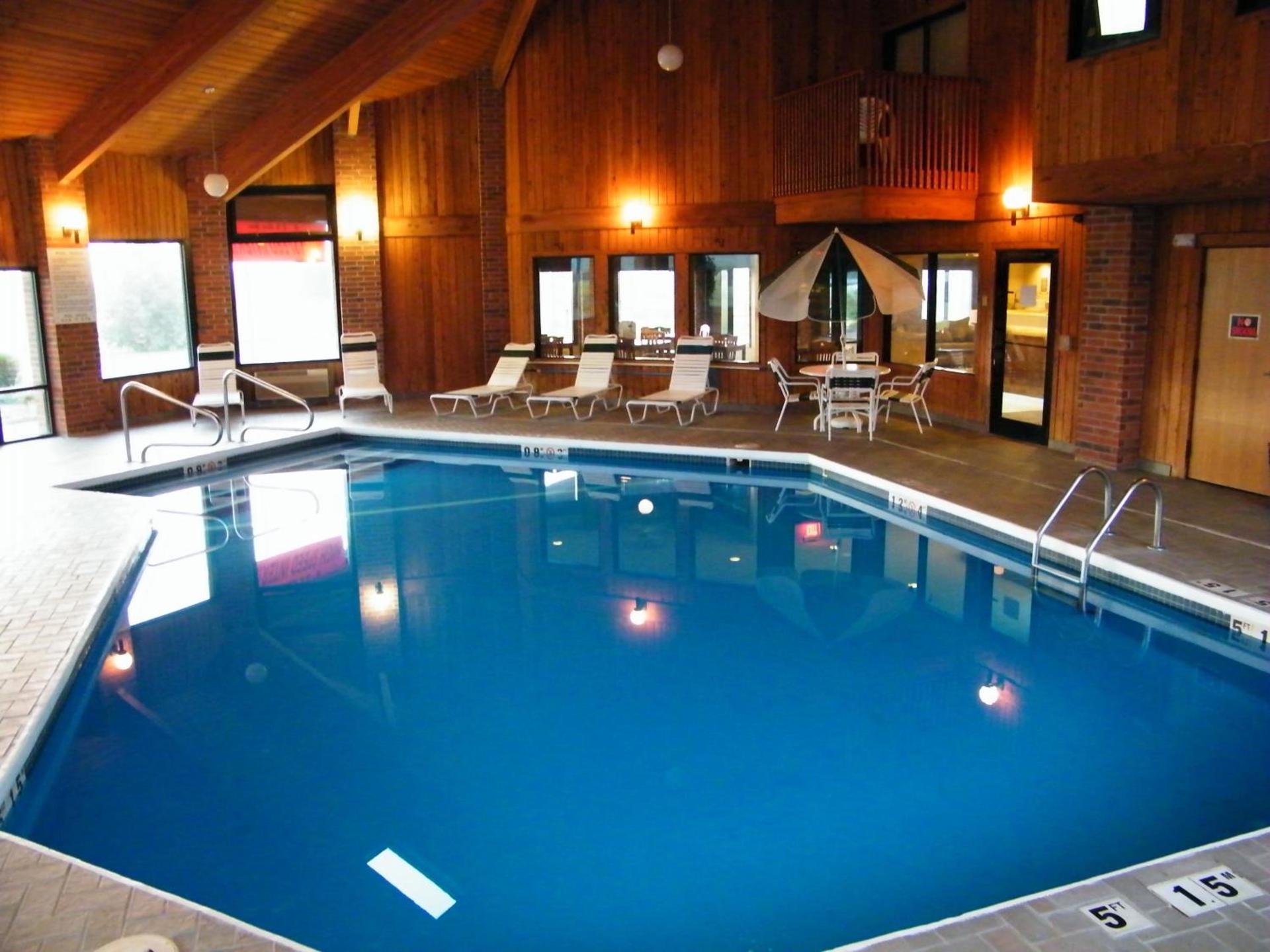 Capital O Amerihost Inn and Suites Mexico Hwy 54 MO photo 11