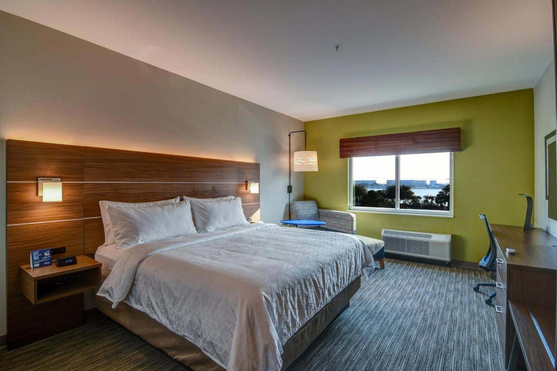 Holiday Inn Express - Fort Walton Beach Central by IHG photo 2