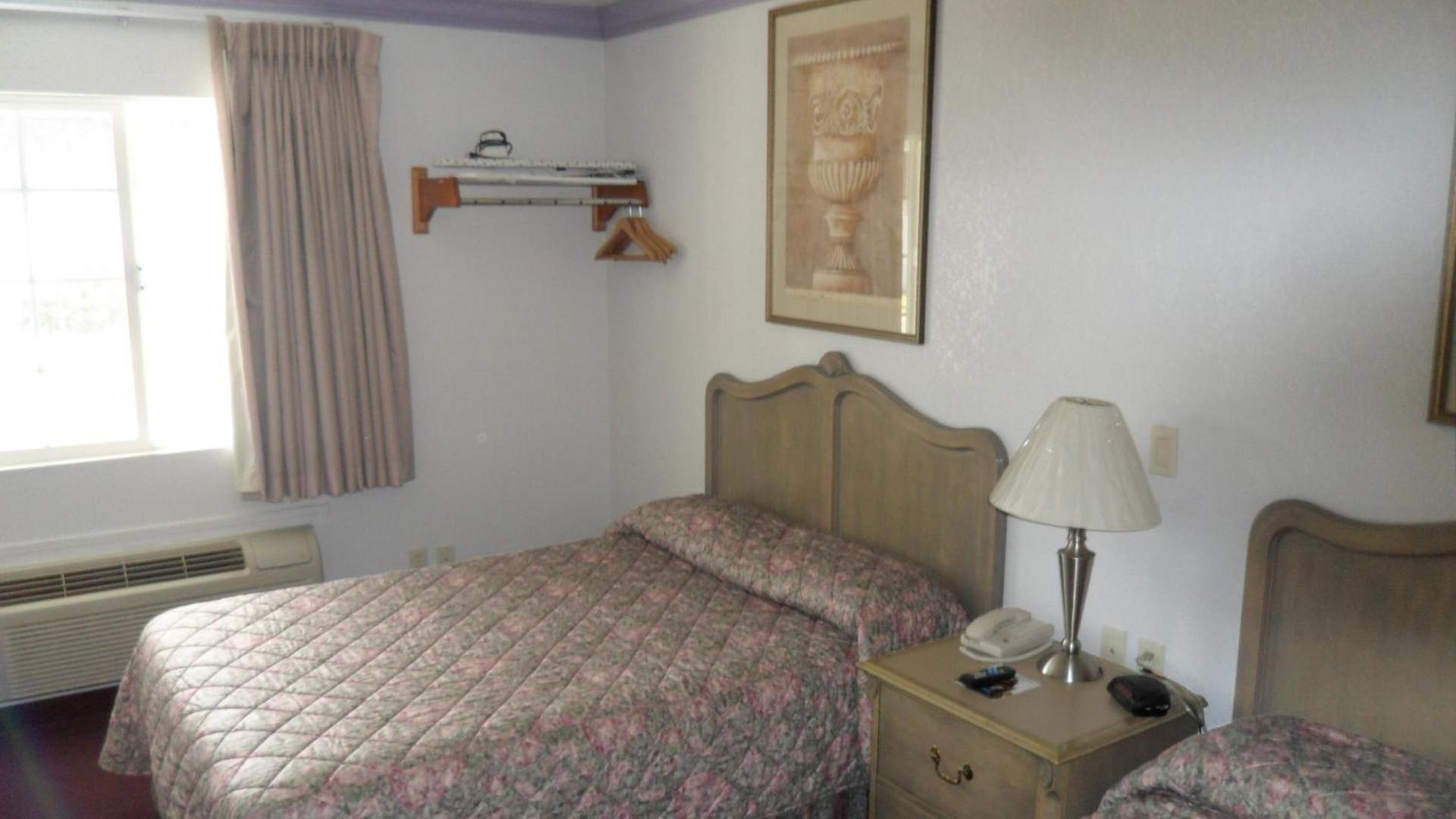 Budget Inn of Lodi photo 14