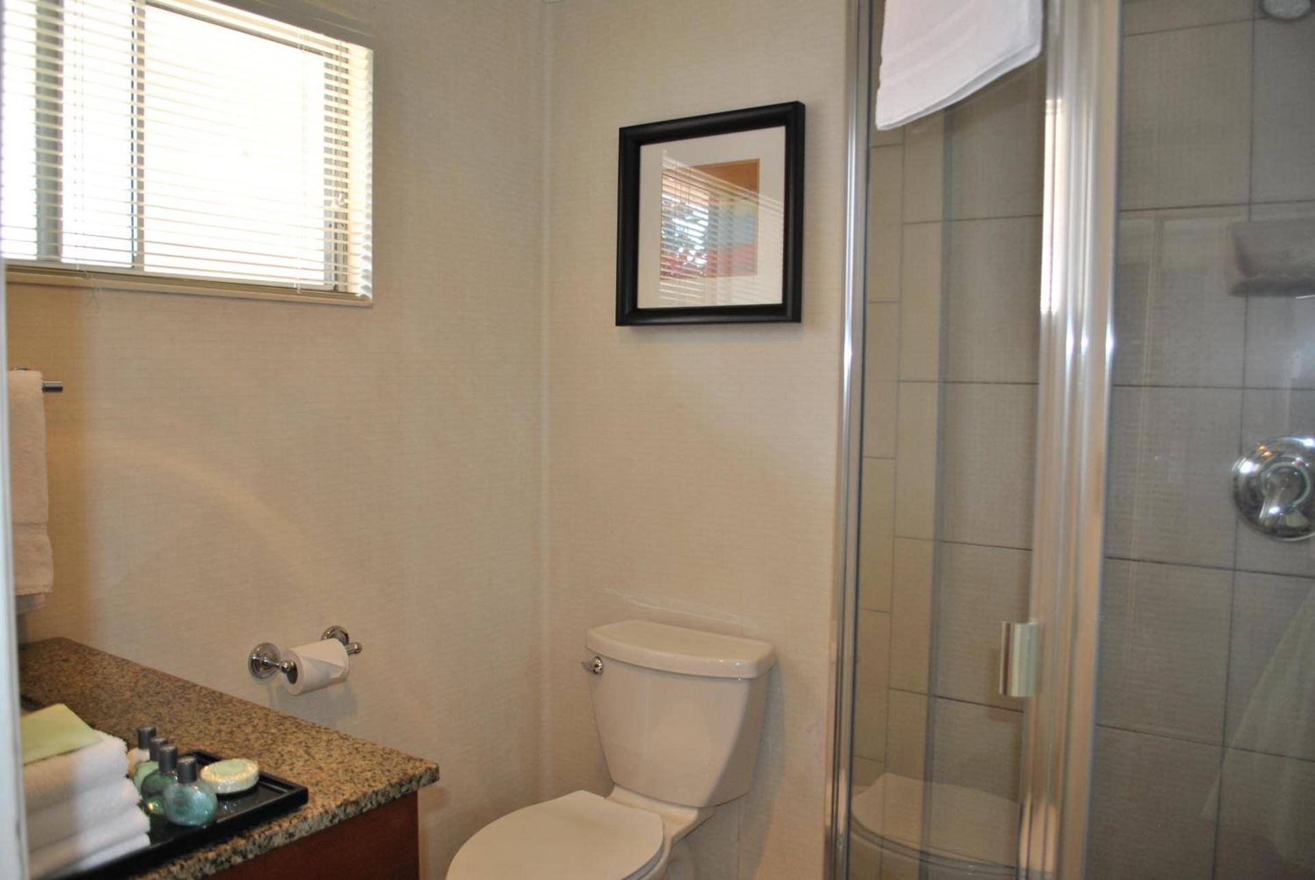 West Beach Inn, a Coast Hotel photo 39