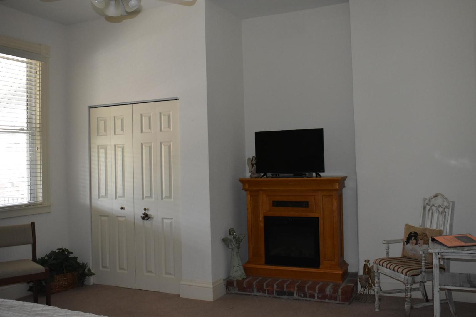 Hermann Crown Suites photo 96