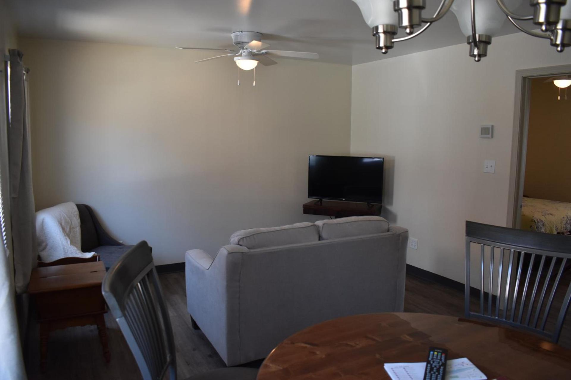 Hermann Crown Suites photo 91