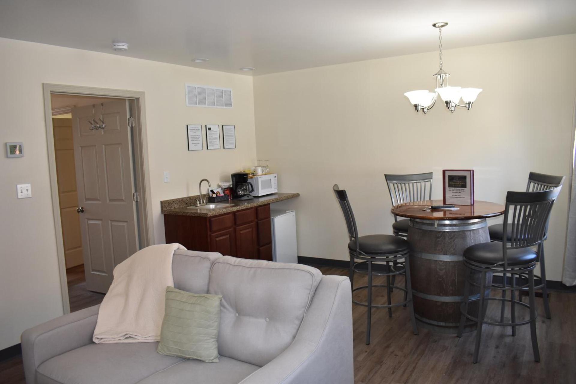 Hermann Crown Suites photo 90