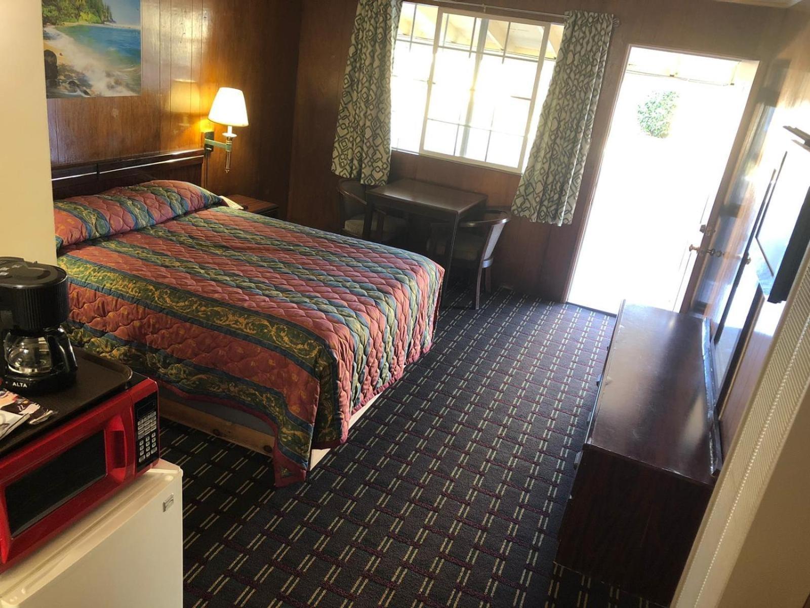 Edgewood Motel photo 14
