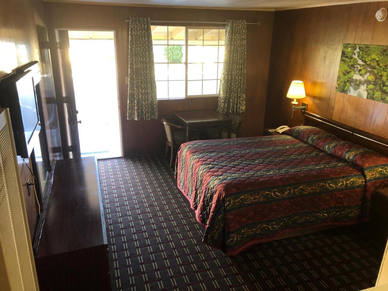 Edgewood Motel photo 13