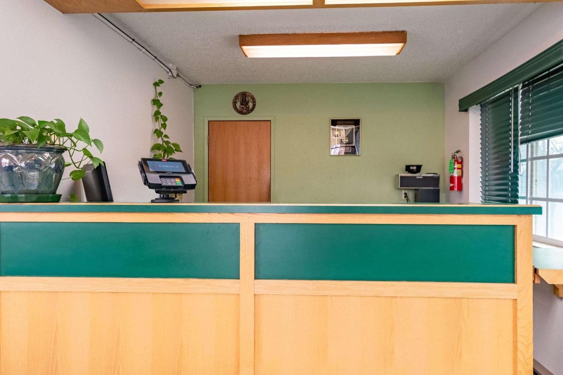 Econo Lodge photo 23