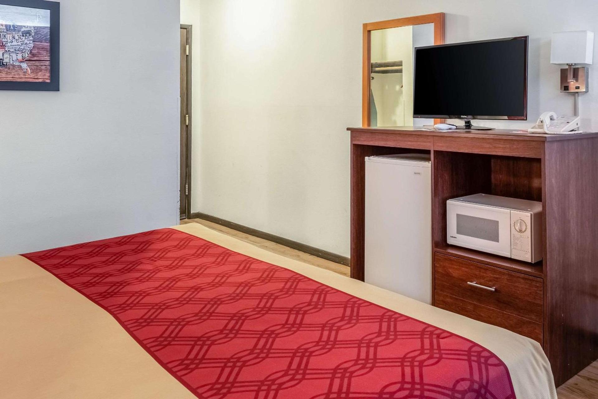 Econo Lodge photo 22