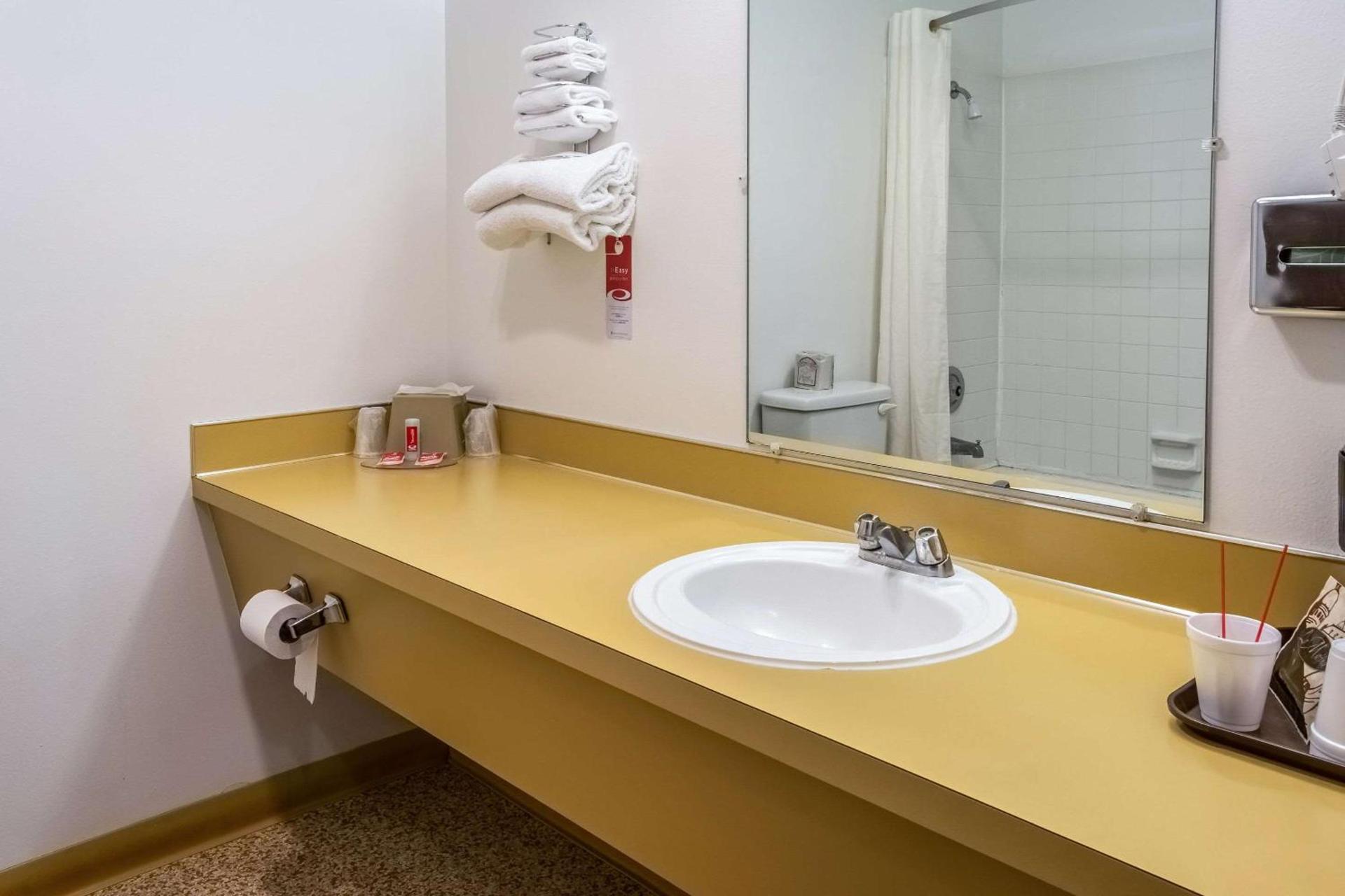 Econo Lodge photo 10