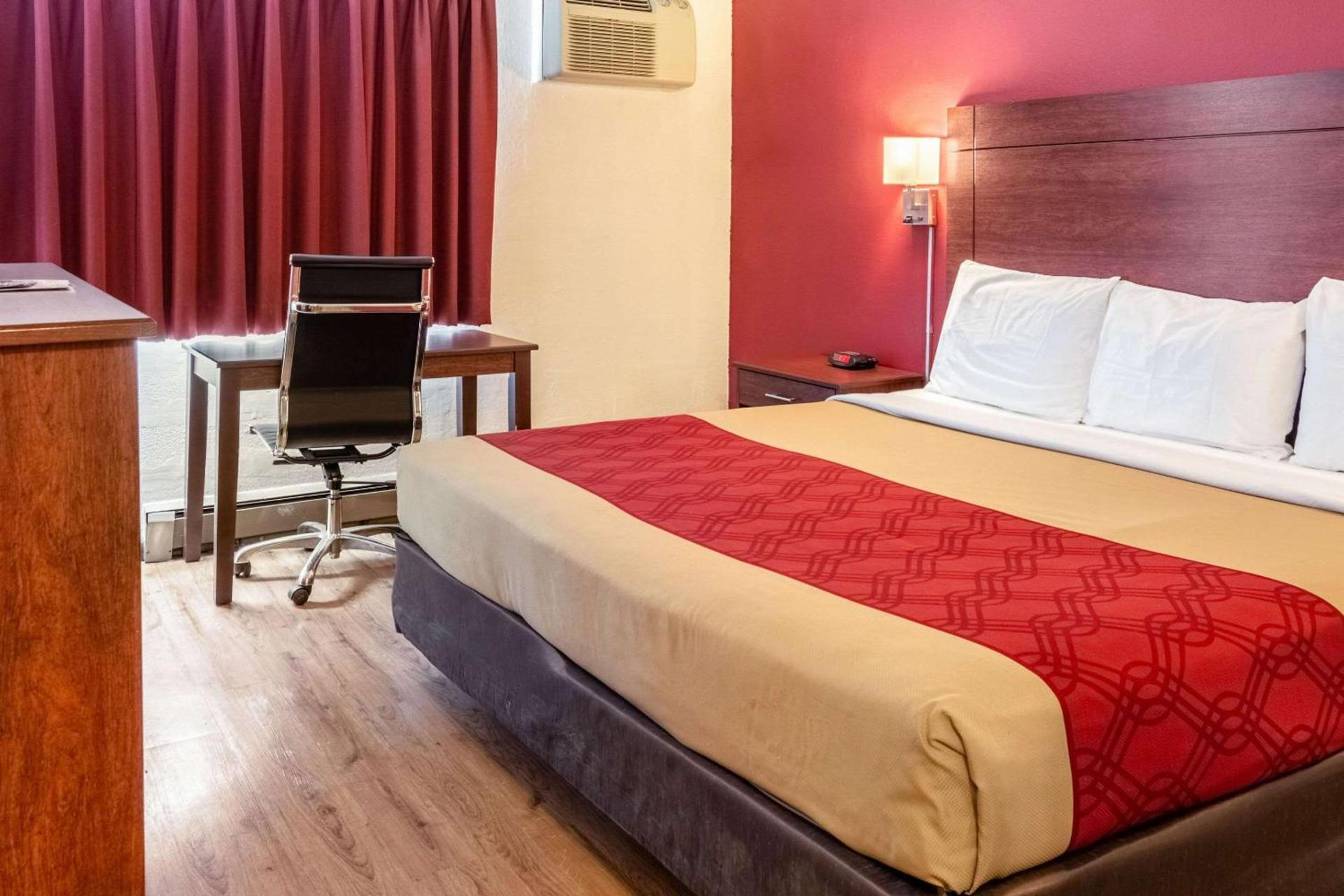 Econo Lodge photo 19