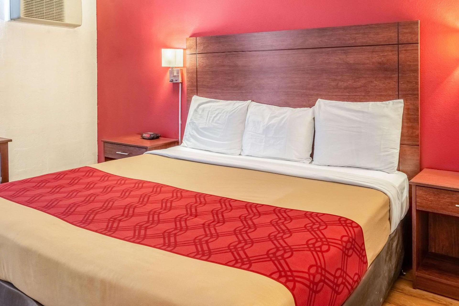 Econo Lodge photo 5